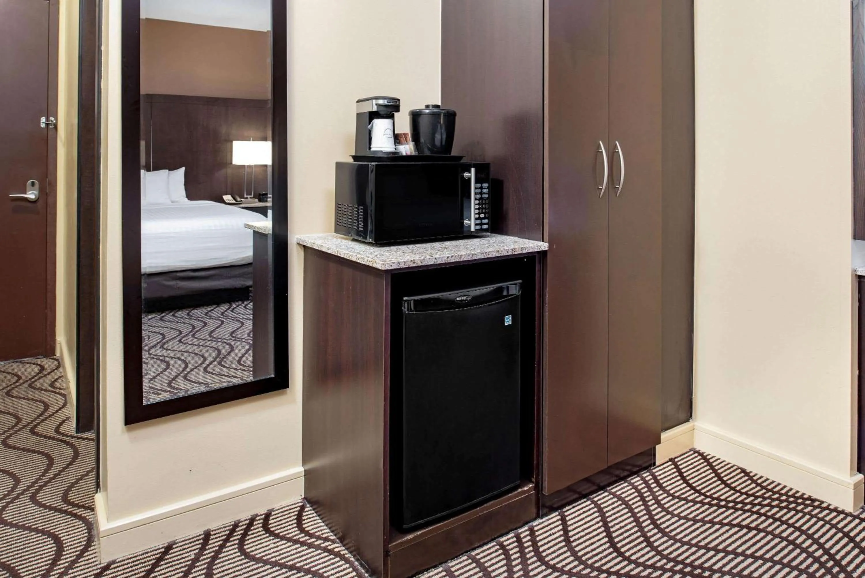 Photo of the whole room in La Quinta by Wyndham Oshawa