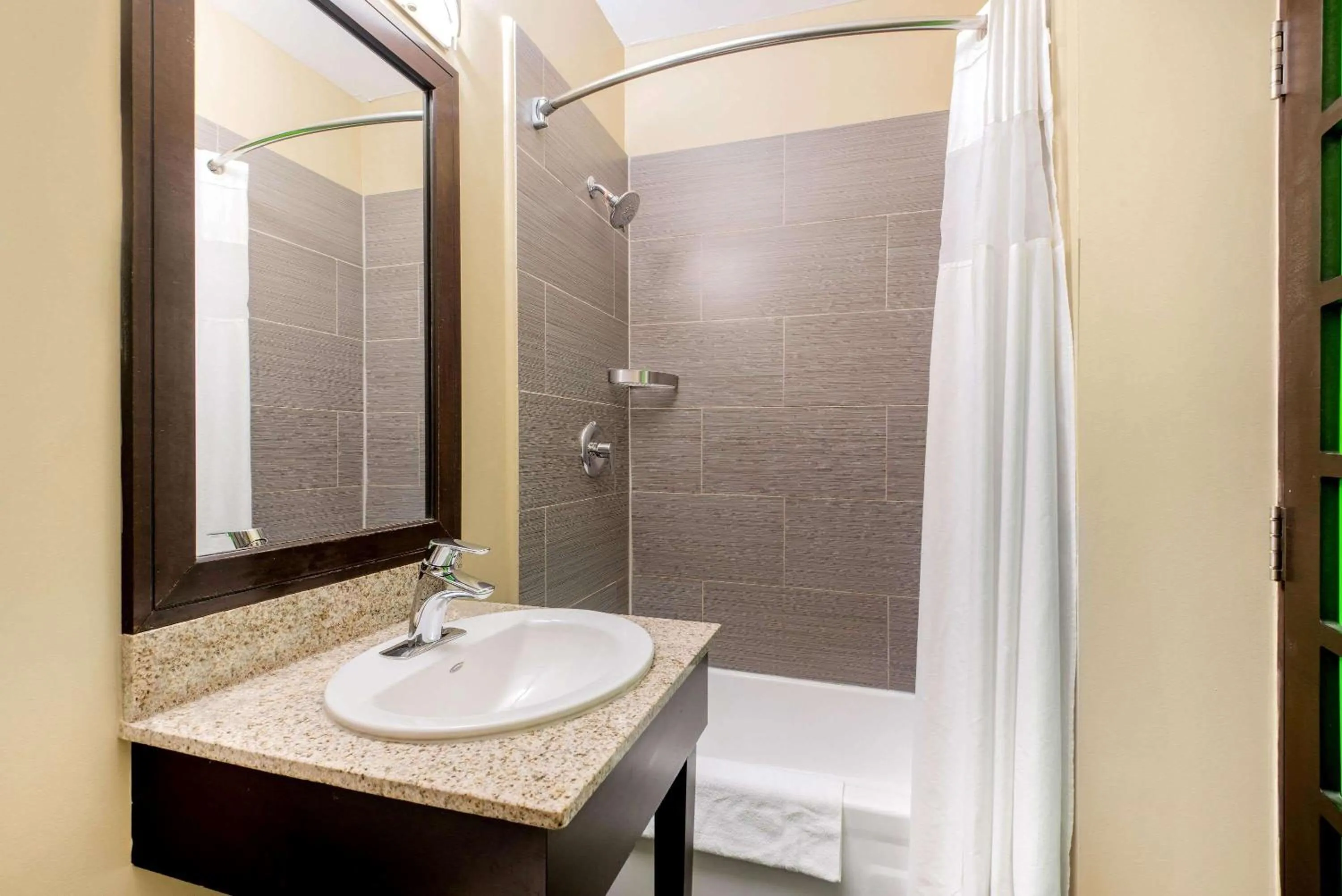 Bathroom in La Quinta by Wyndham Oshawa