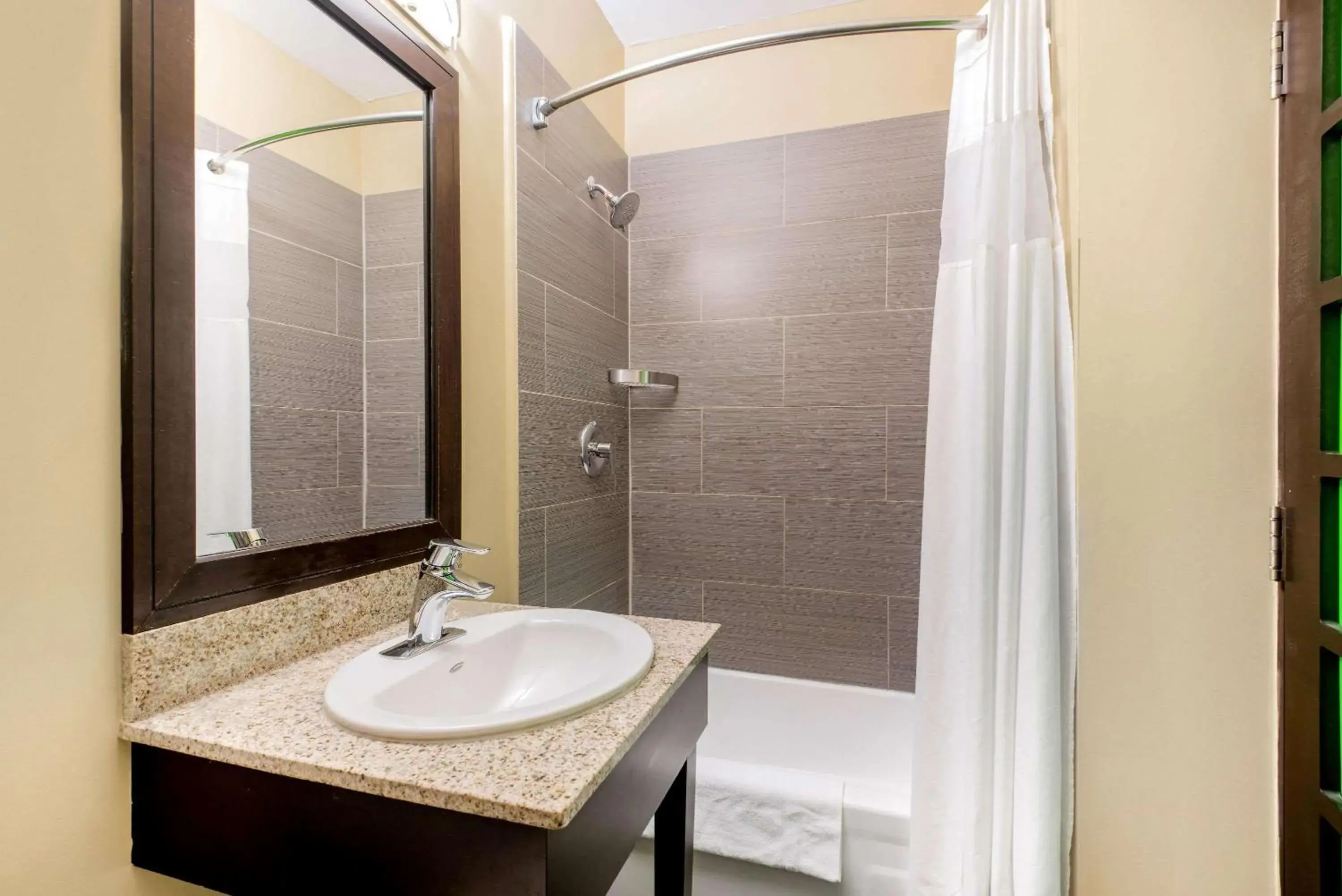 Bathroom in La Quinta by Wyndham Oshawa Bathroom in La Quinta by Wyndham Oshawa