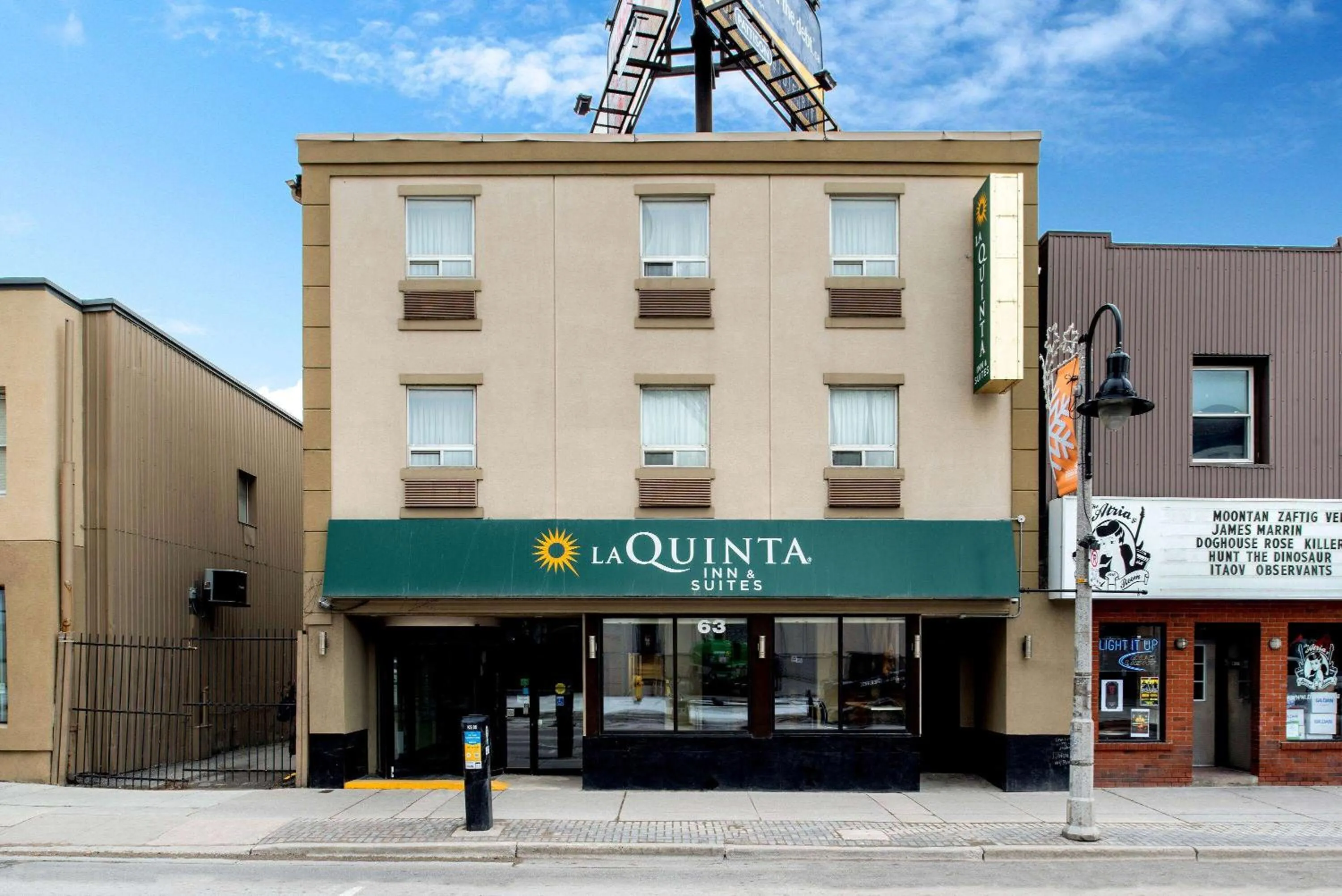 Property building in La Quinta by Wyndham Oshawa