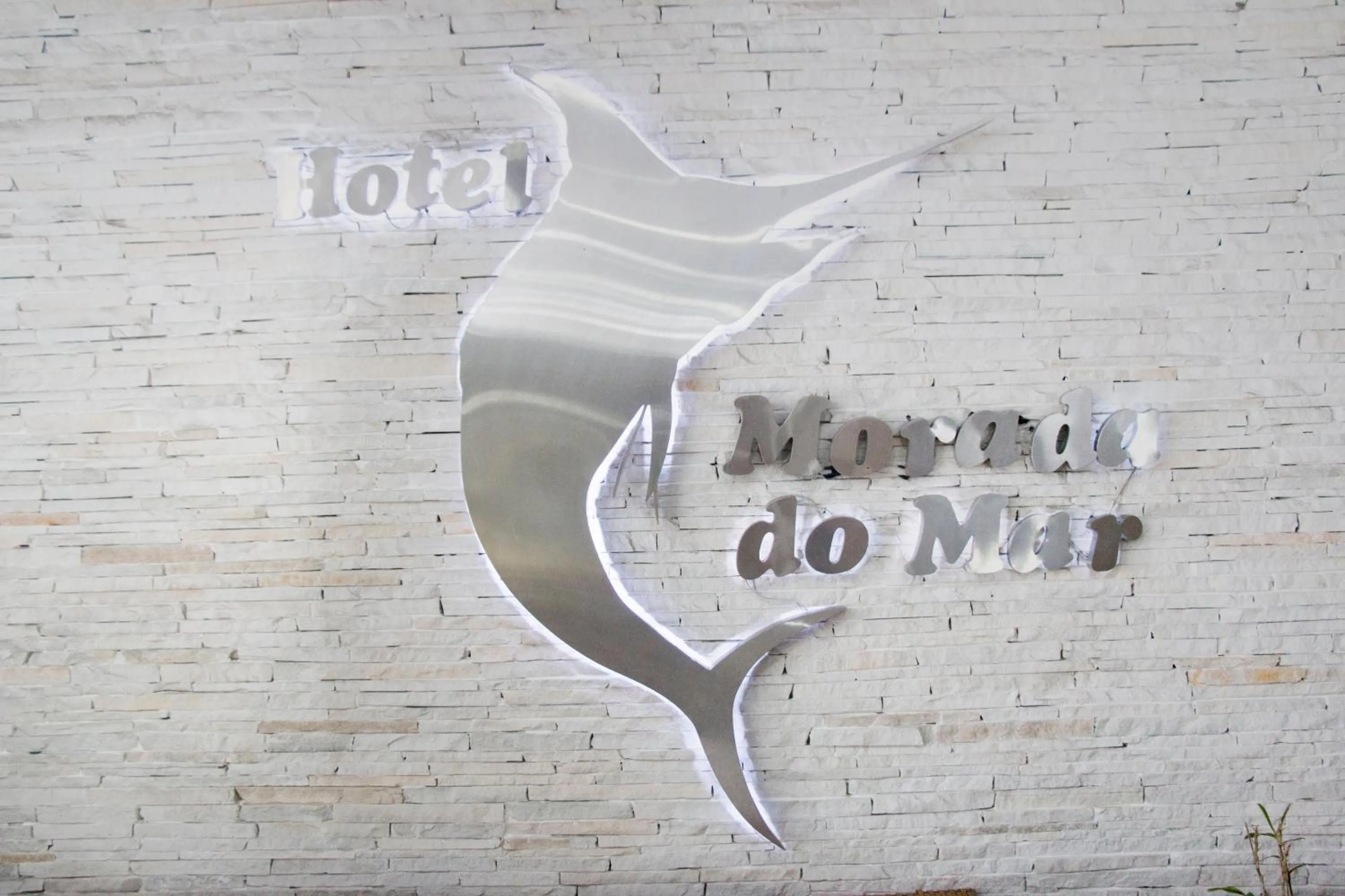 Text overlay in Hotel Morada do Mar