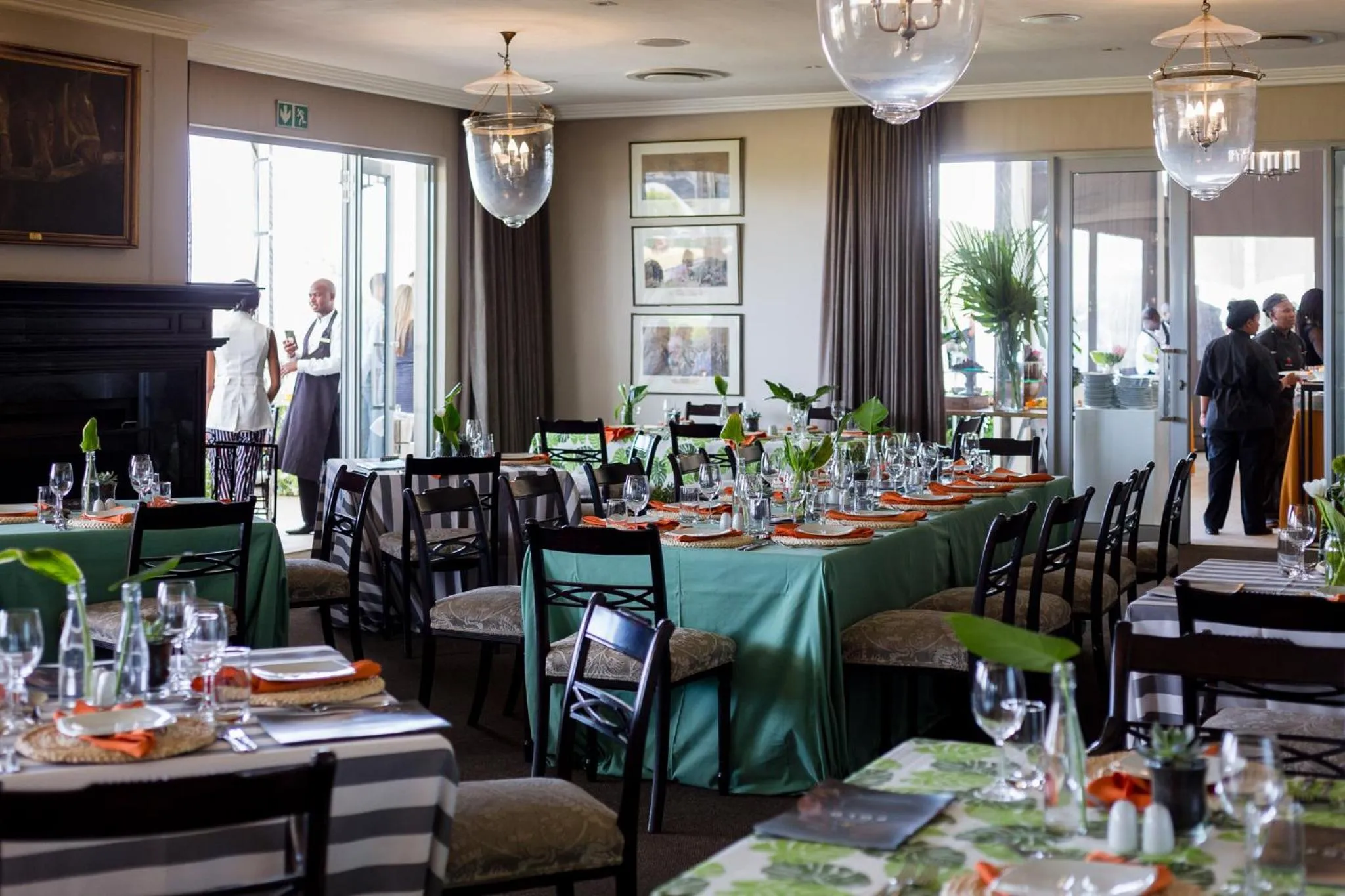 Restaurant/places to eat in Inanda Club