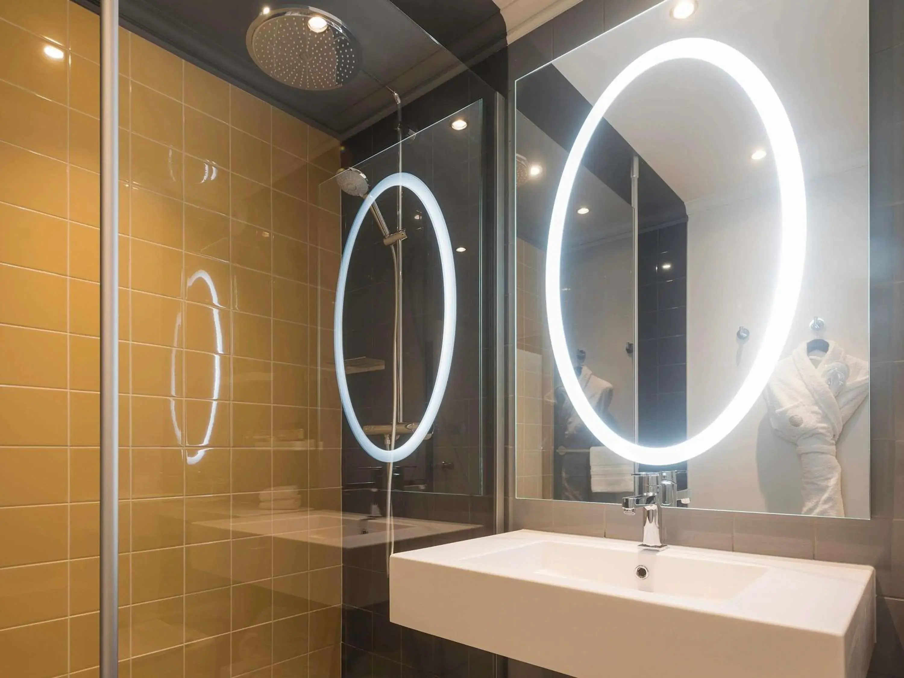 Bedroom in Pullman Toulouse Bedroom in Pullman Toulouse