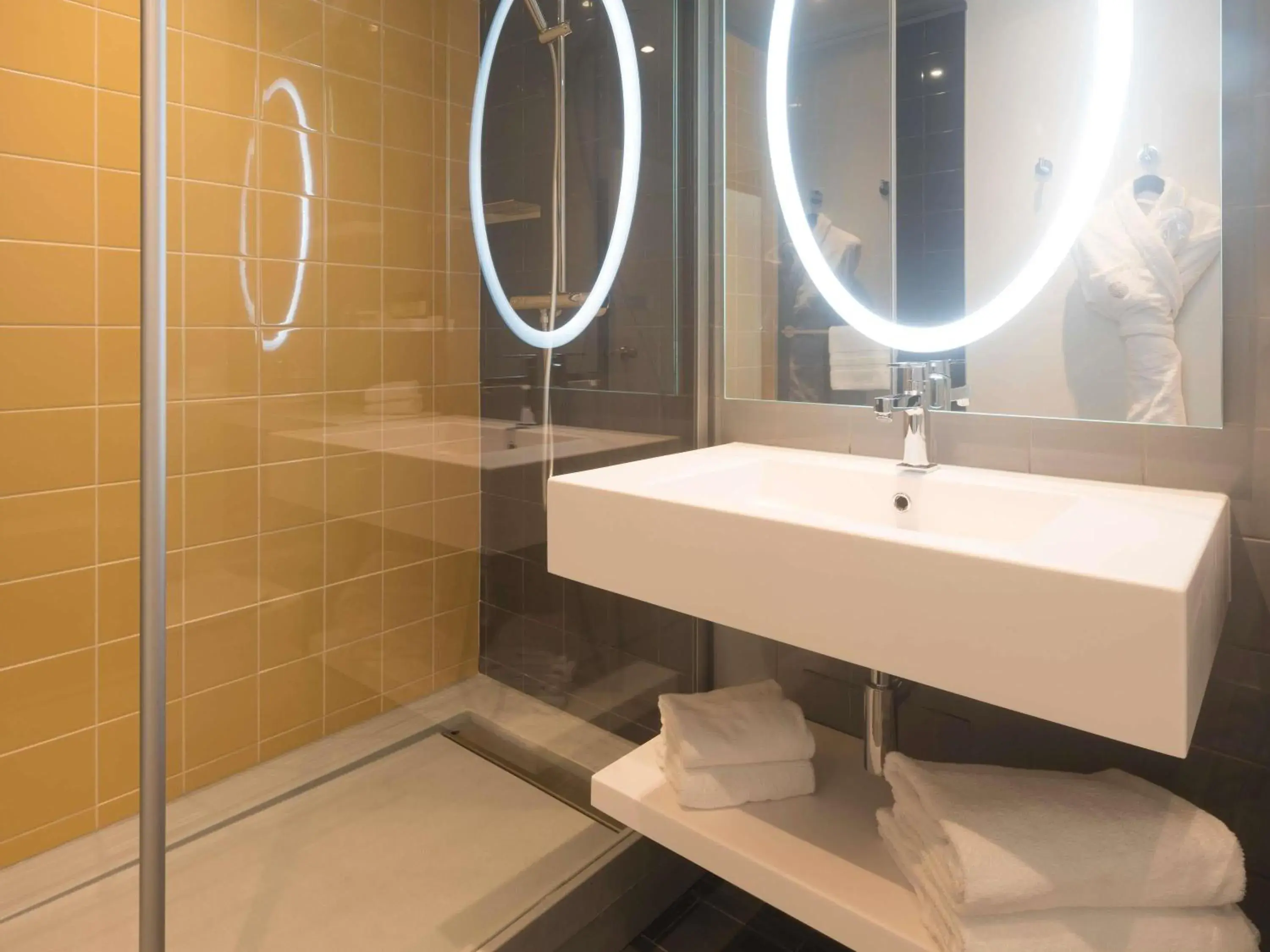 Bedroom in Pullman Toulouse Bedroom in Pullman Toulouse