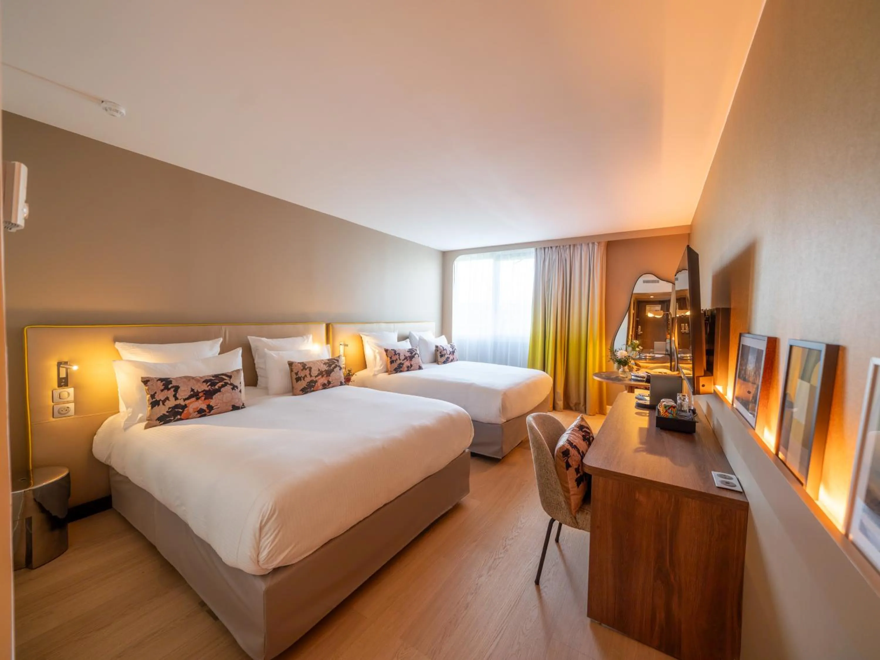 Photo of the whole room, Bed in Pullman Toulouse