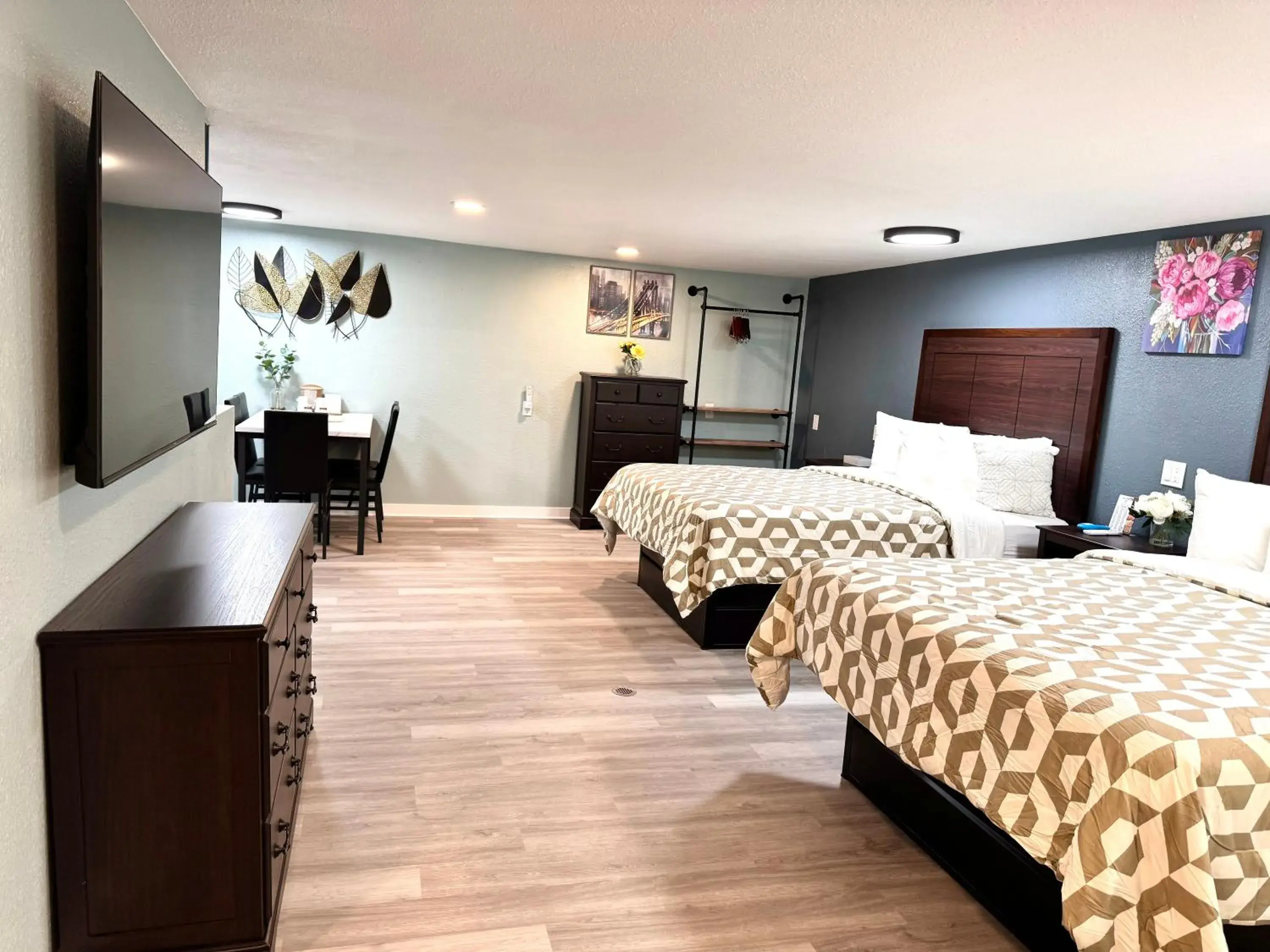 Bed in Annie Oakley Motel Oakley Bed in Annie Oakley Motel Oakley