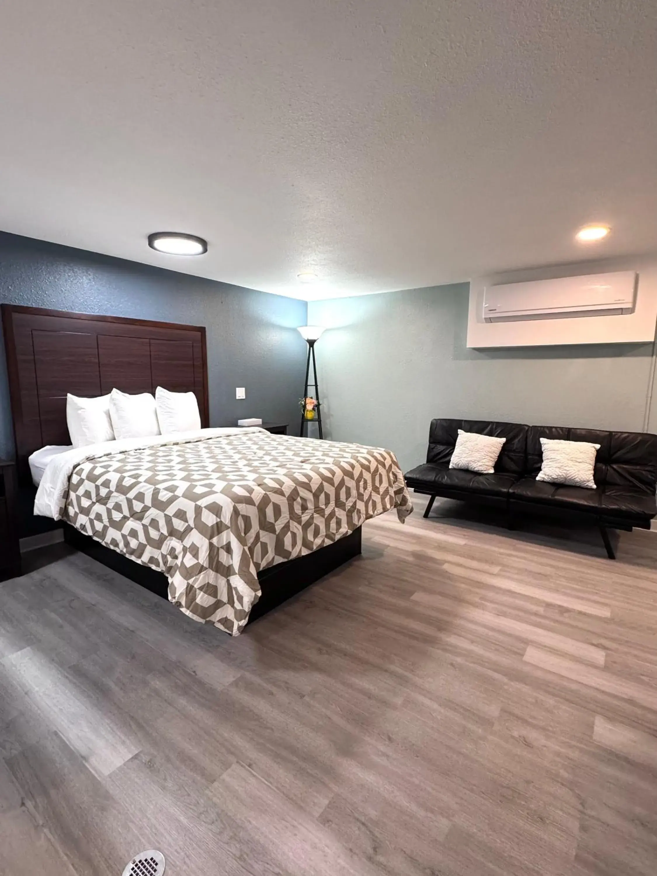 Bed in Annie Oakley Motel Oakley Bed in Annie Oakley Motel Oakley