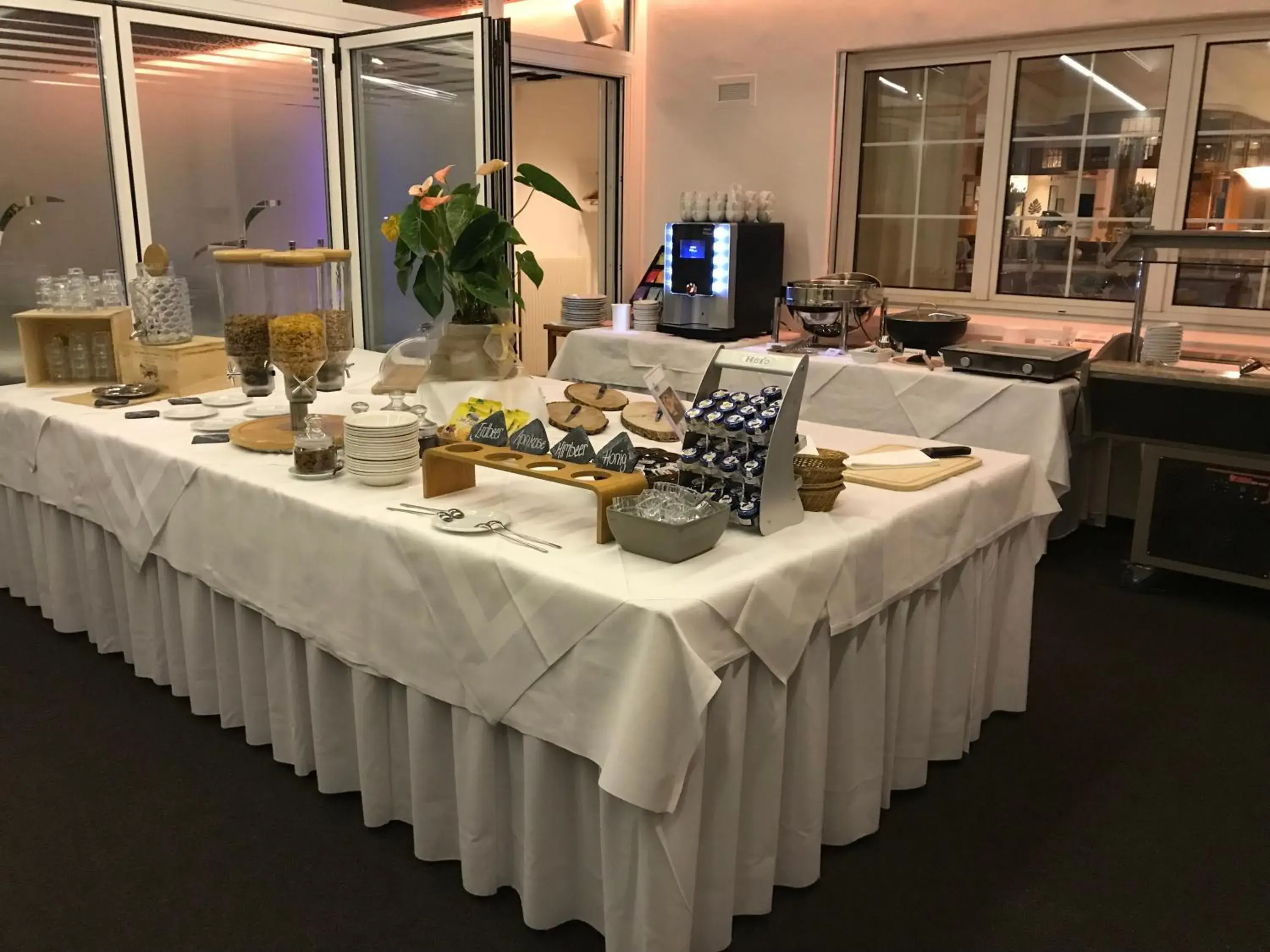 Breakfast in Historische Residenz Lindeneck Breakfast in Historische Residenz Lindeneck