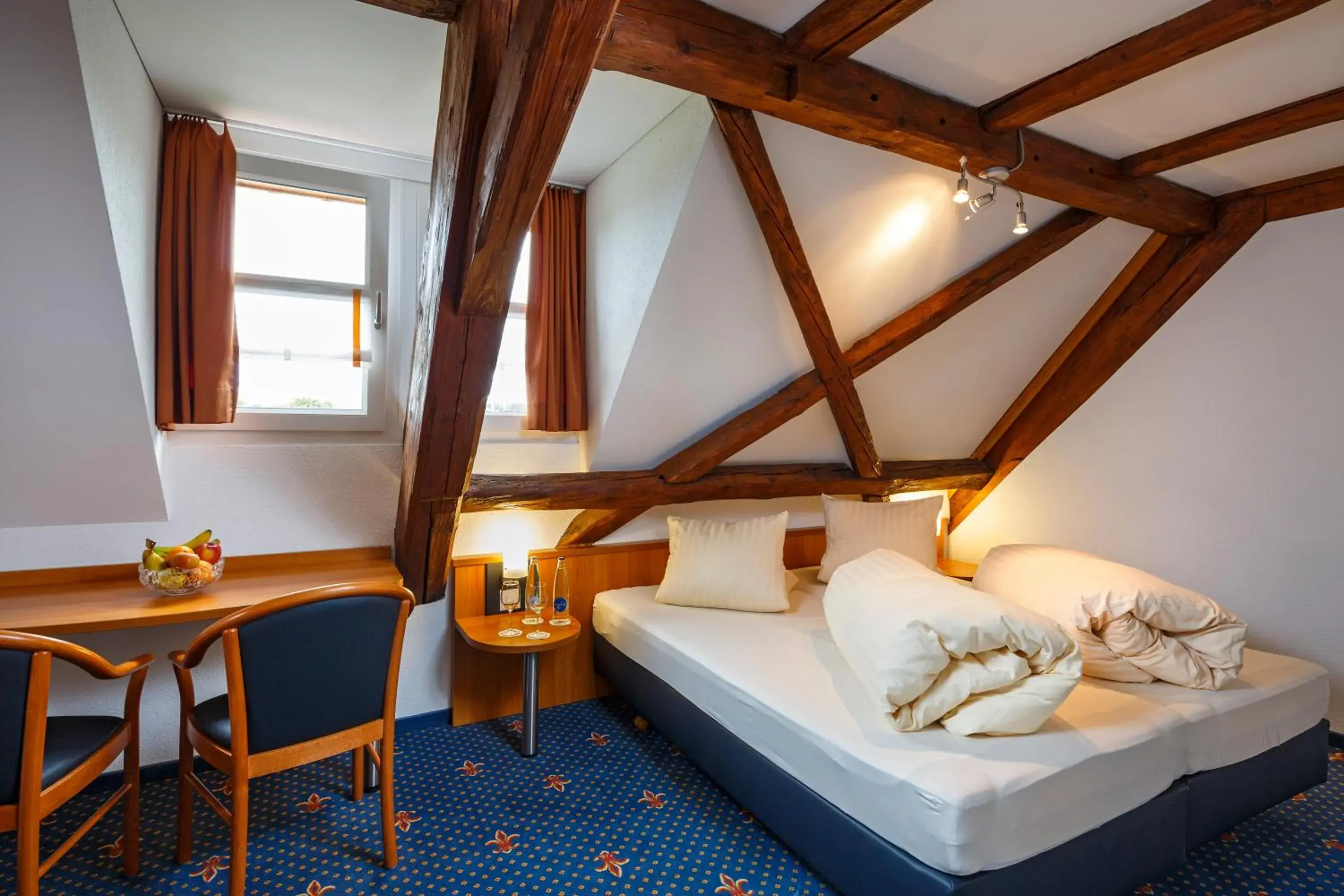 Double Room with Lake View in Historische Residenz Lindeneck Double Room with Lake View in Historische Residenz Lindeneck