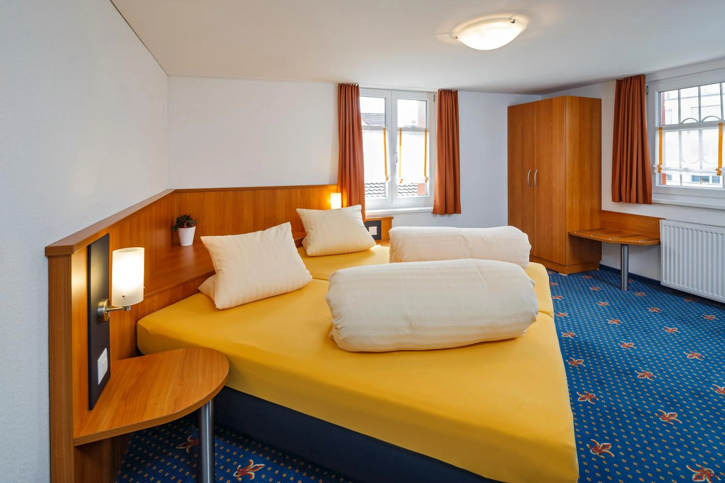 Photo of the whole room, Bed in Historische Residenz Lindeneck