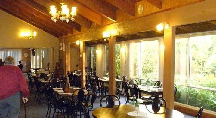 Restaurant/places to eat in High Country Motor Inn Bright