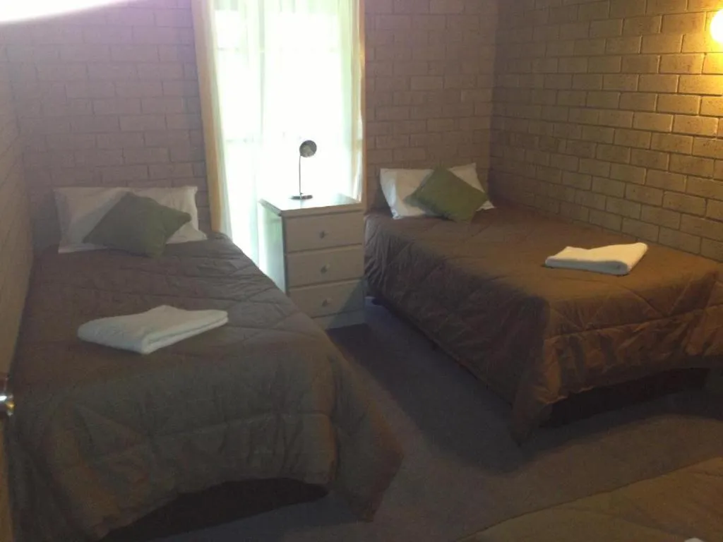 Bed in High Country Motor Inn Bright