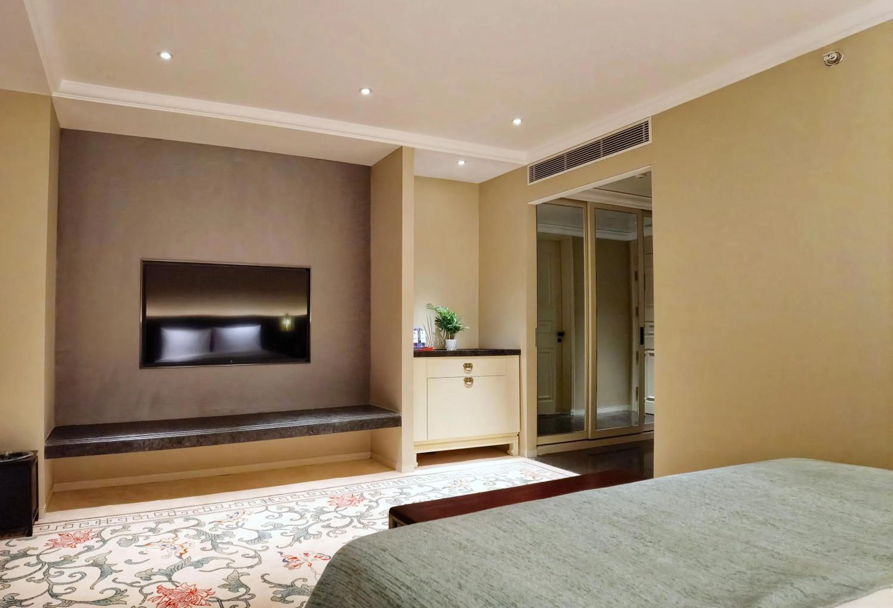 Bedroom in Grand Hotel Beijing Forbidden City