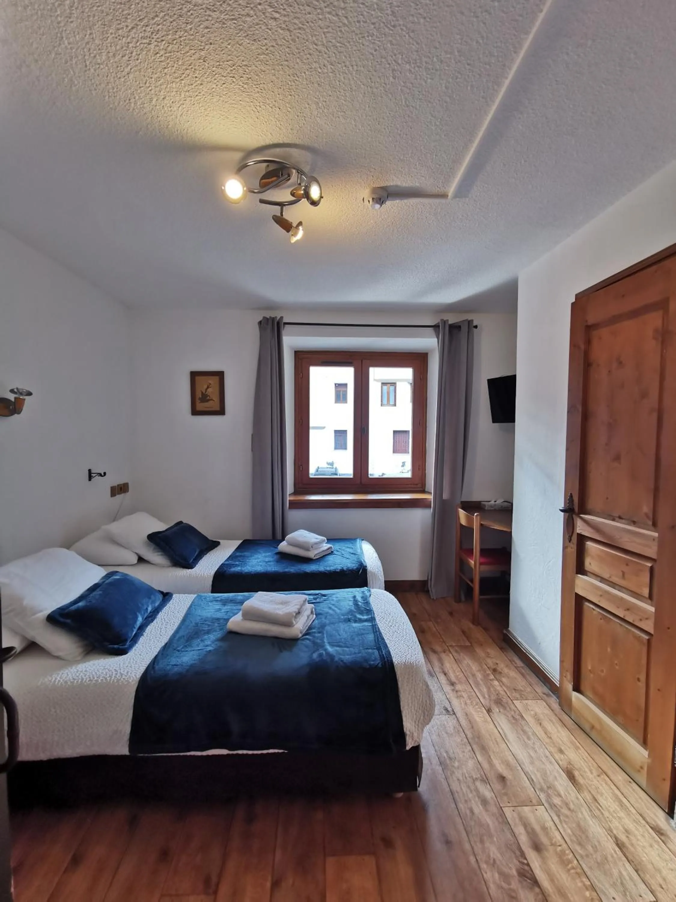 Bed in Hôtel Restaurant Angival - Chambres et Appartement