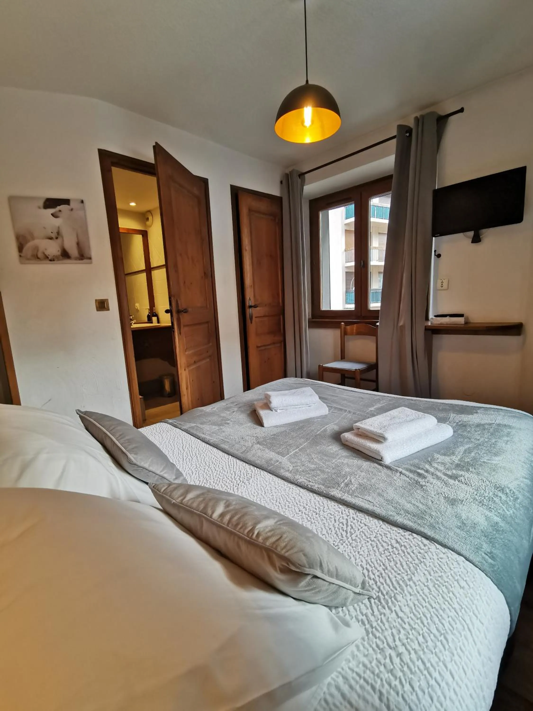 Bed in Hôtel Restaurant Angival - Chambres et Appartement