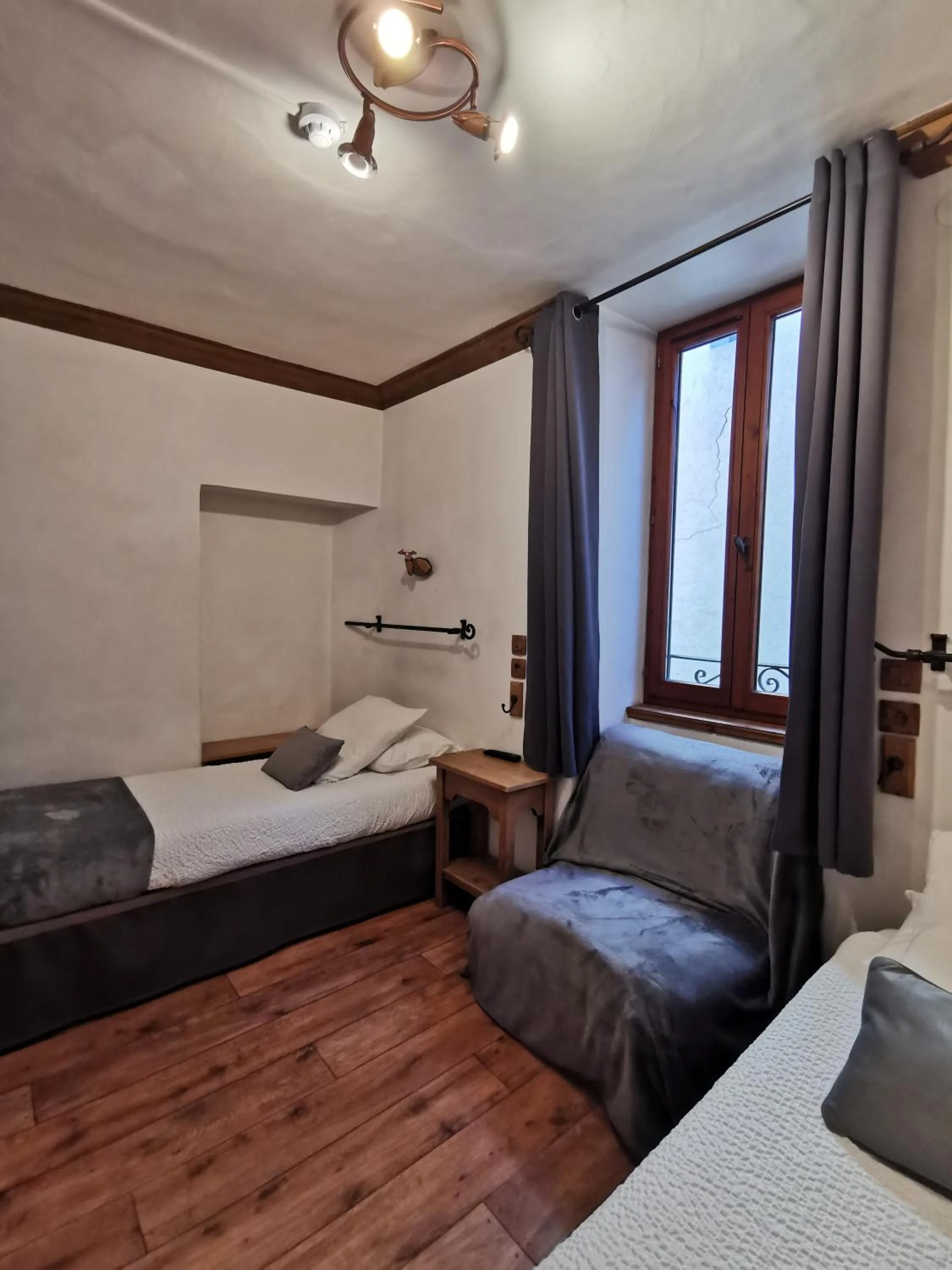 Bed in Hôtel Restaurant Angival - Chambres et Appartement