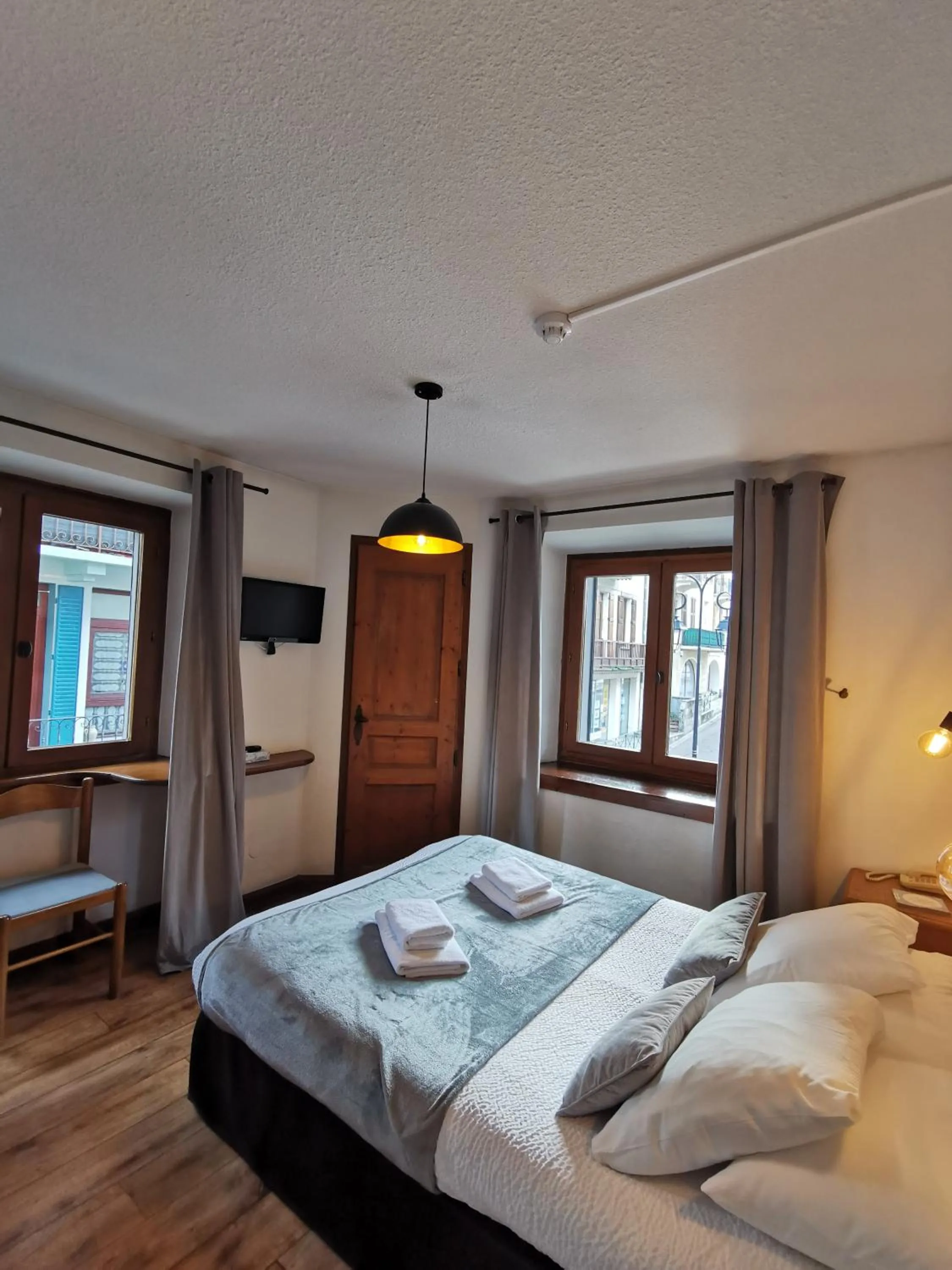 Bed in Hôtel Restaurant Angival - Chambres et Appartement