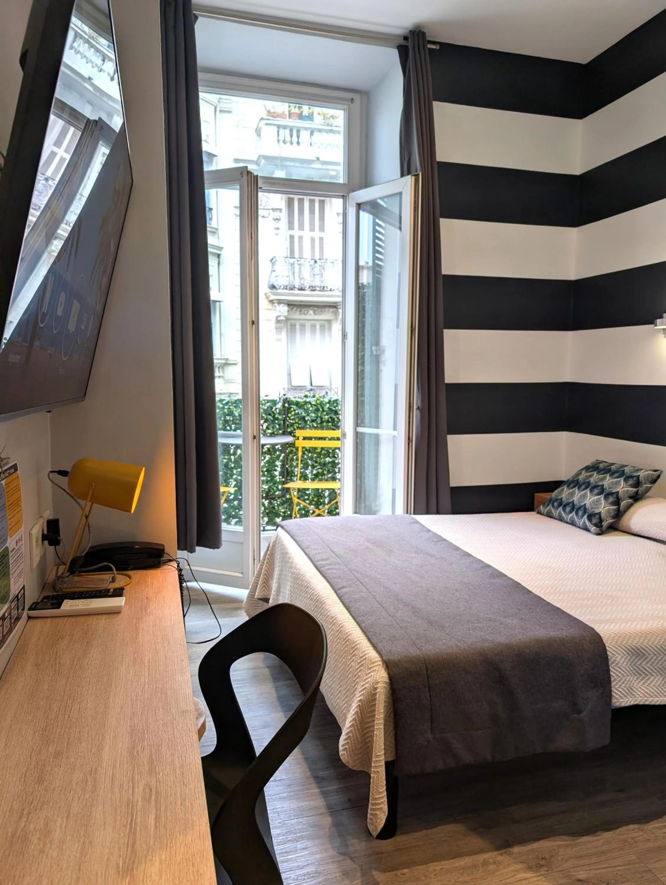 Bed in H33 Hôtel