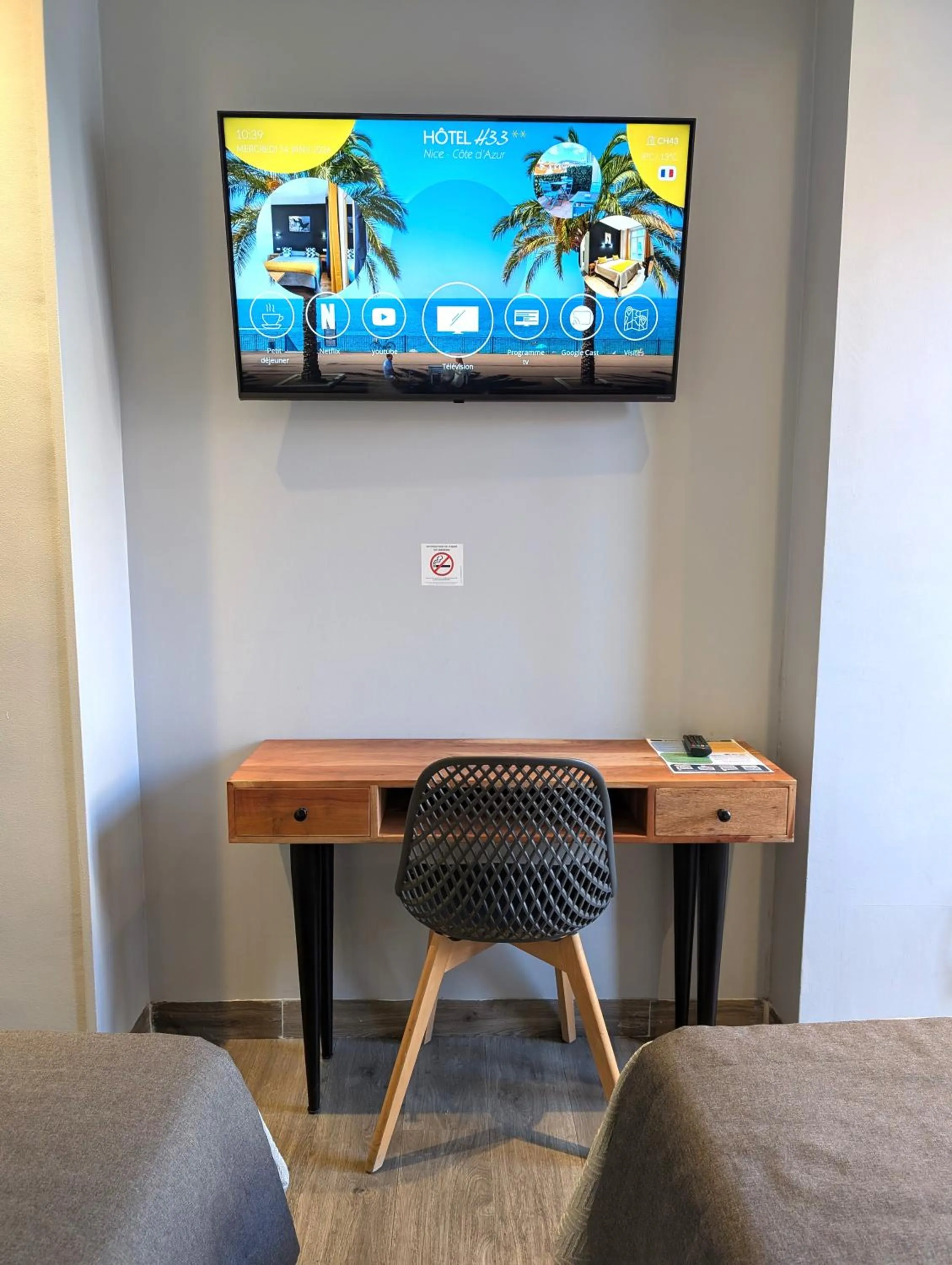 Seating area in H33 Hôtel