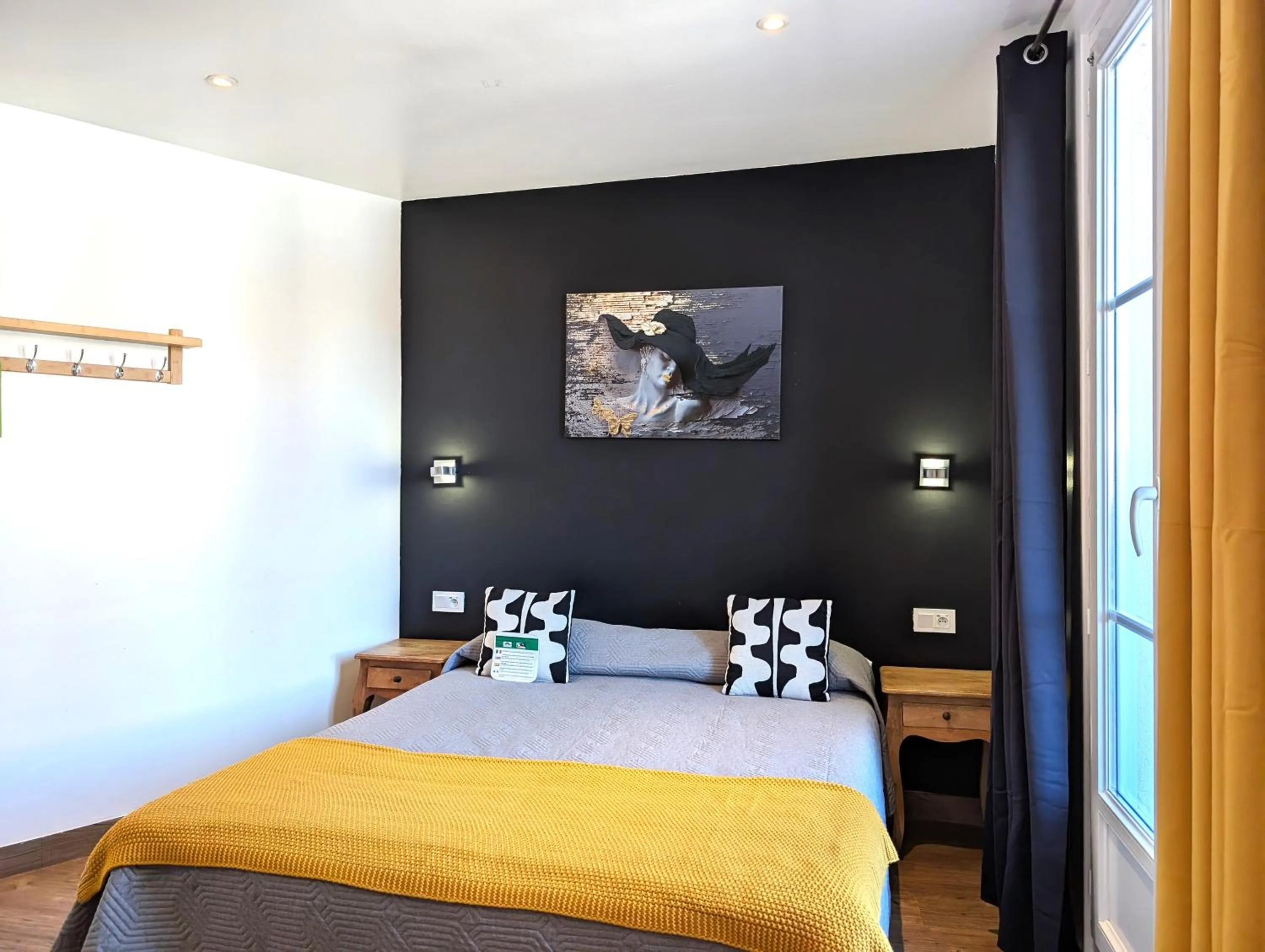 Patio, Bed in H33 Hôtel