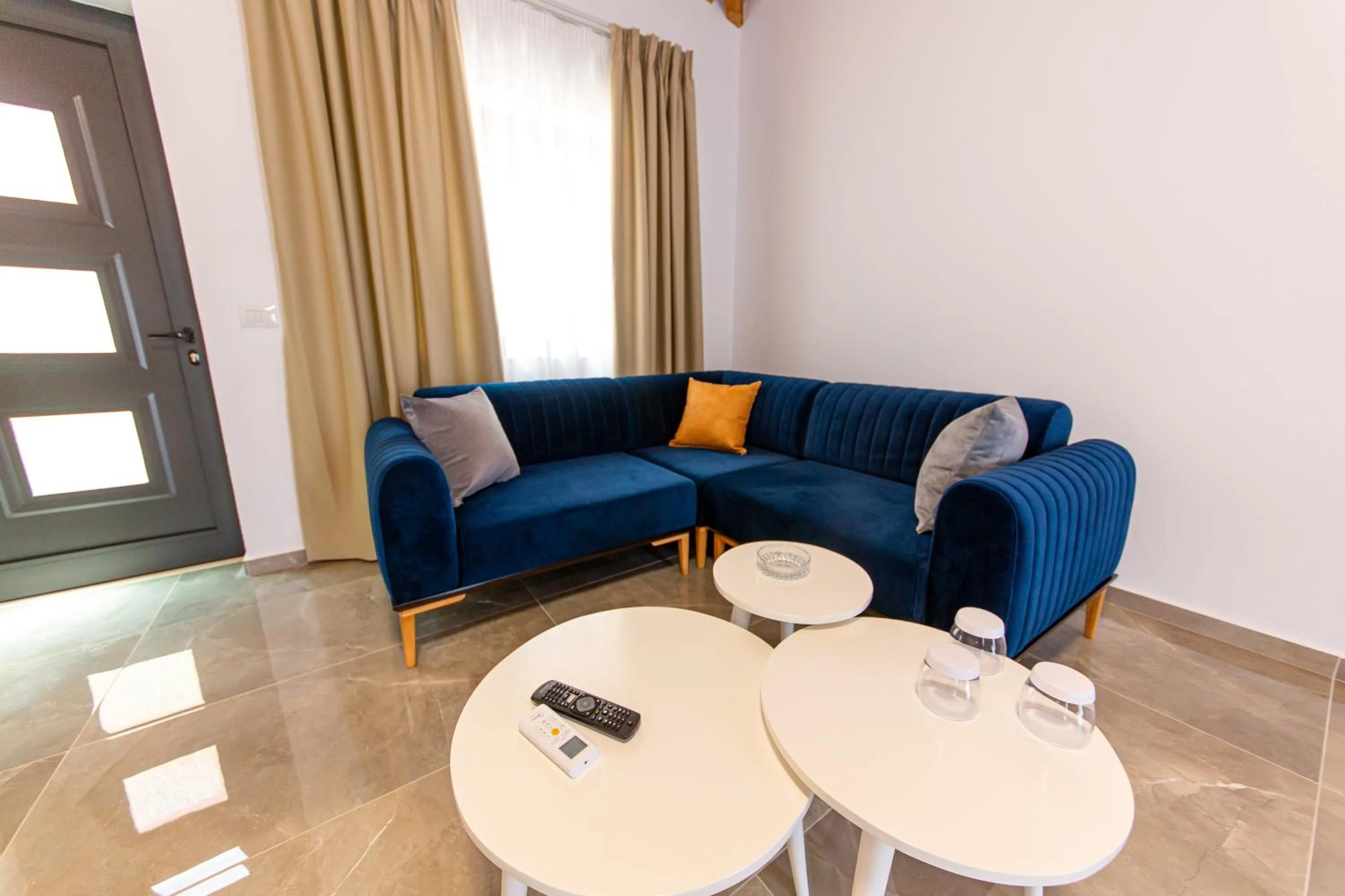 Living room in Santa Oliva Suites