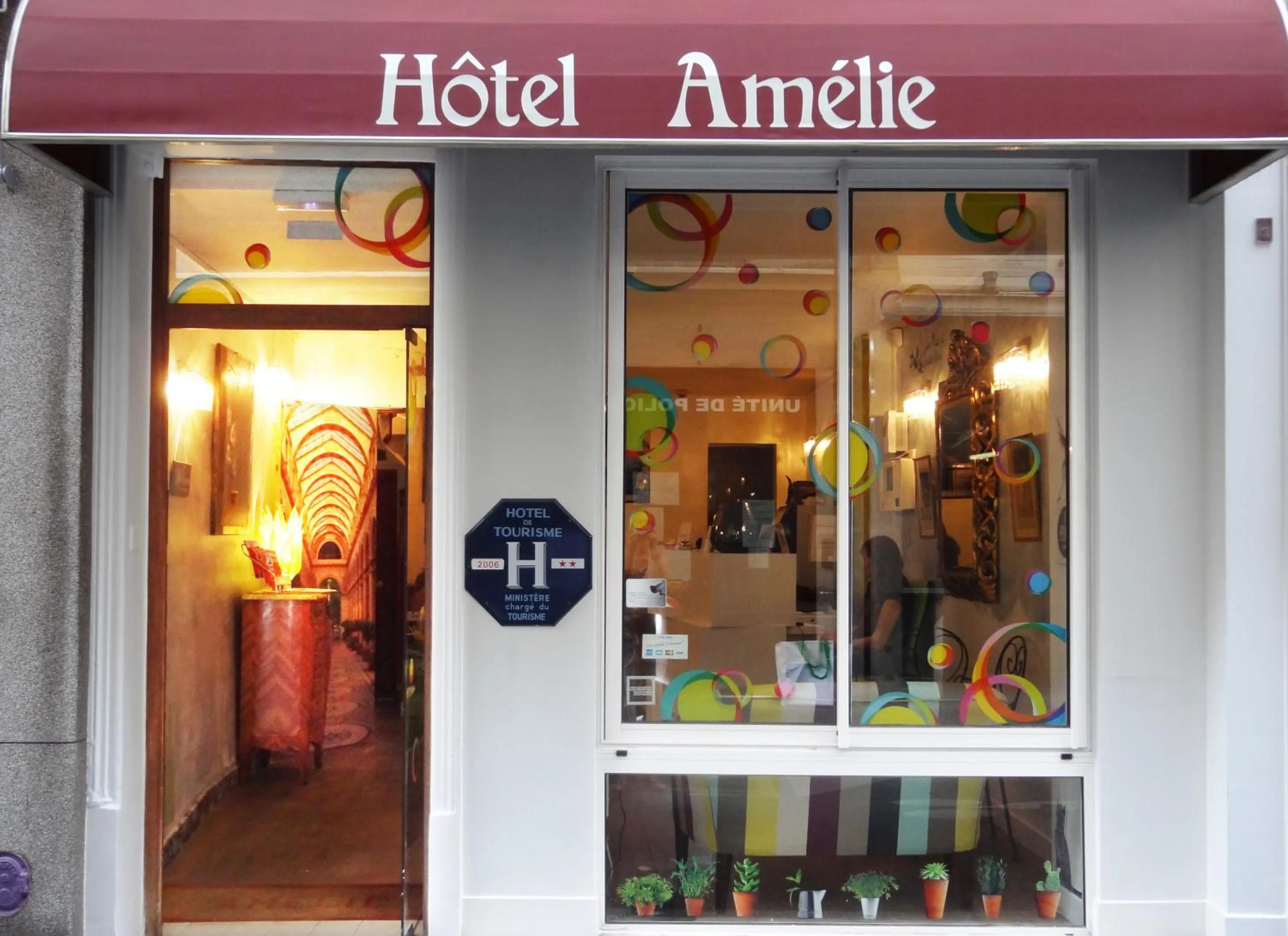Facade/entrance in Amélie Hotel
