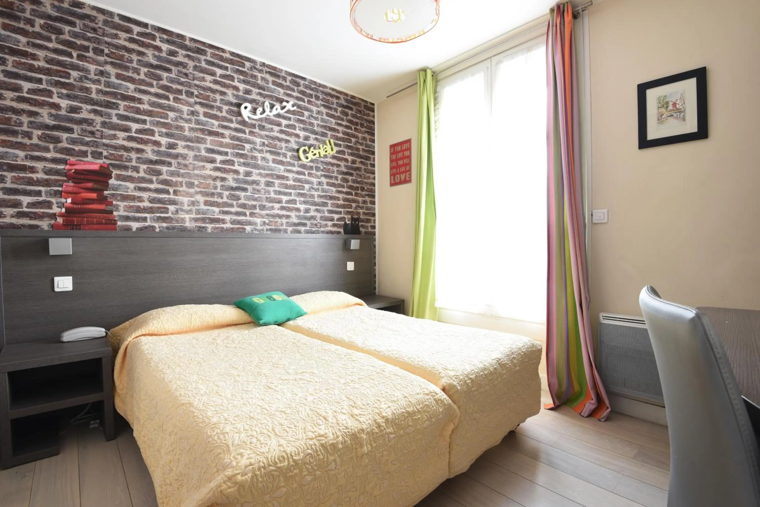 Bed in Amélie Hotel