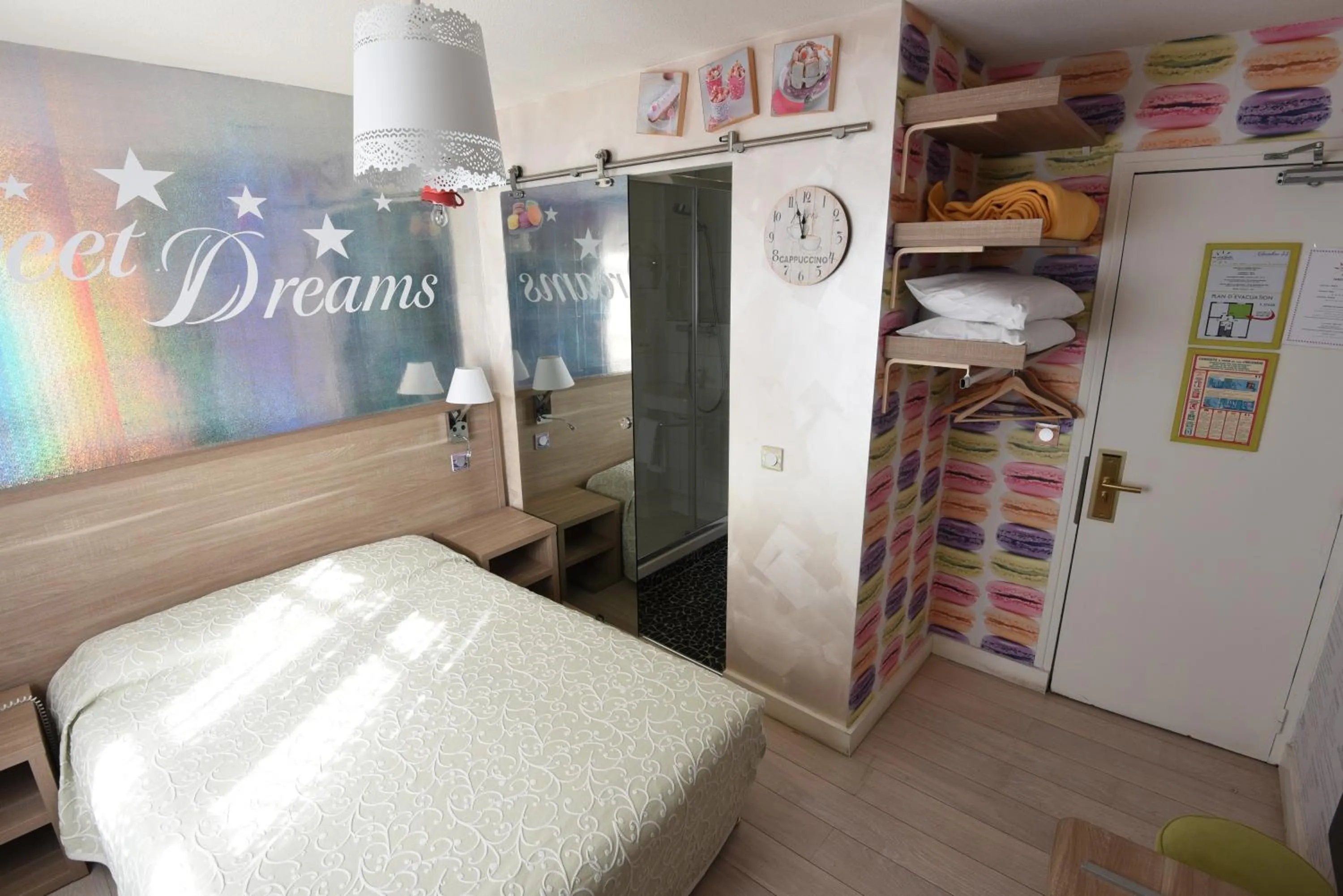 Bed in Amélie Hotel