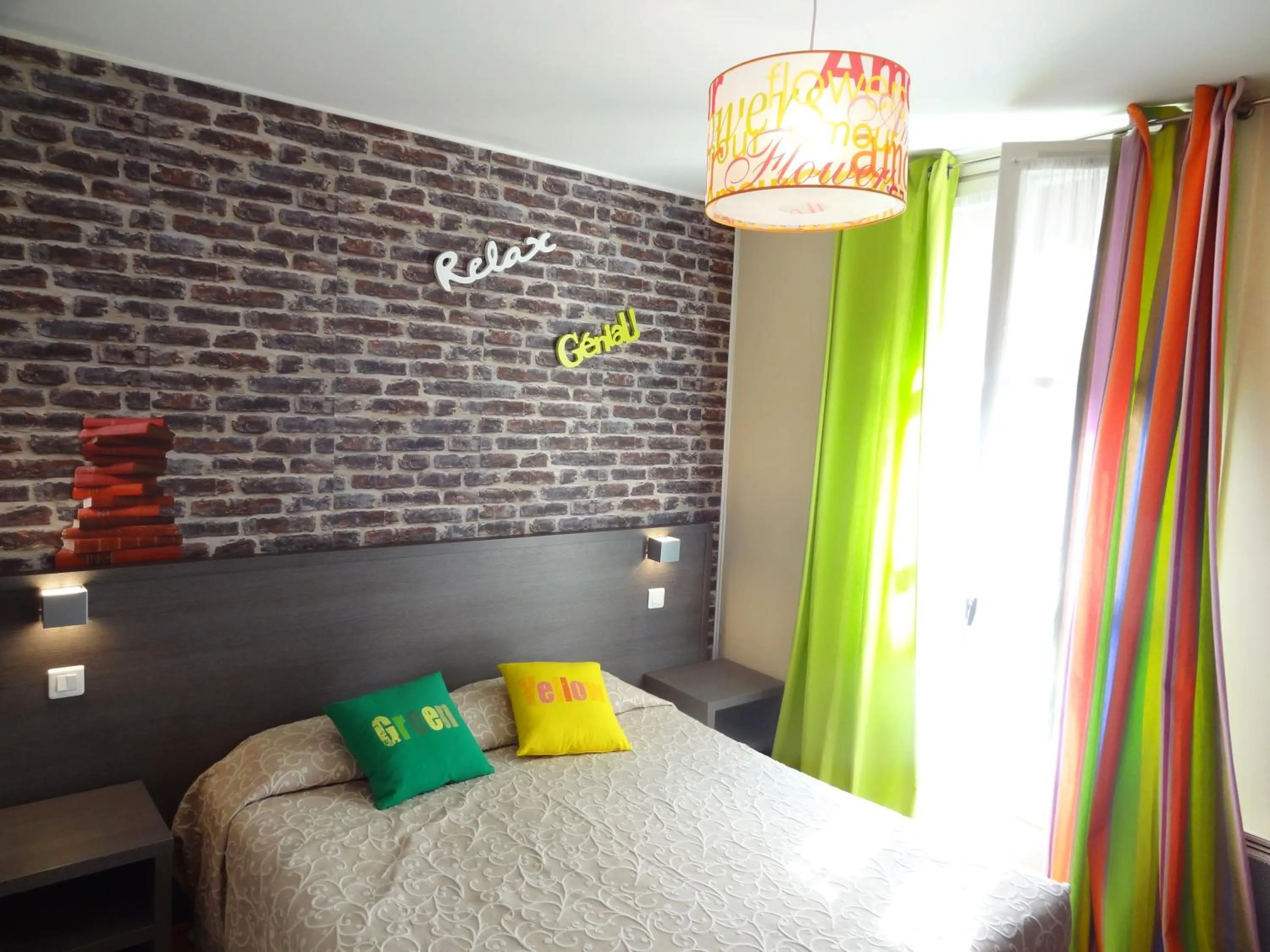 Photo of the whole room, Bed in Amélie Hotel