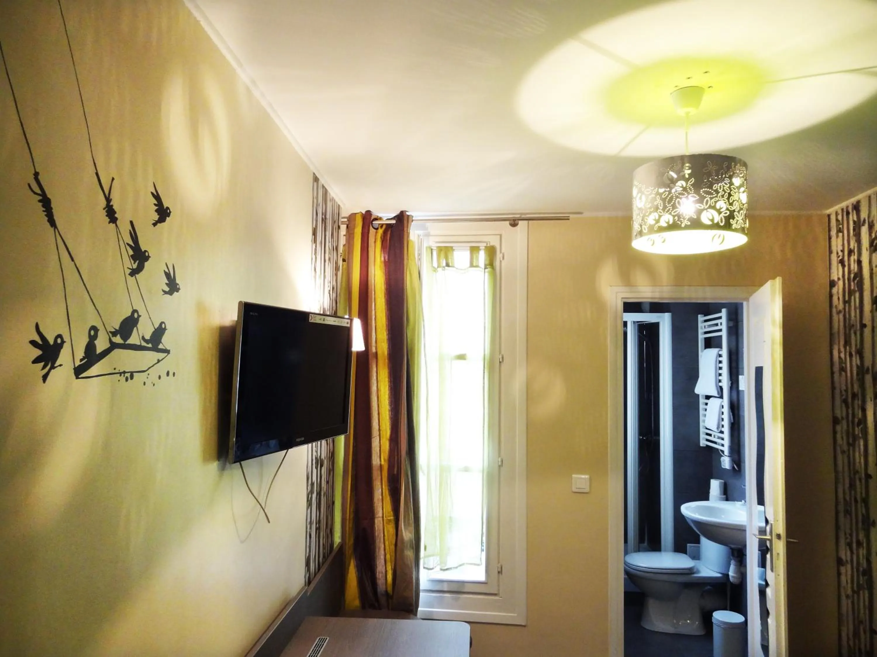 Photo of the whole room in Amélie Hotel