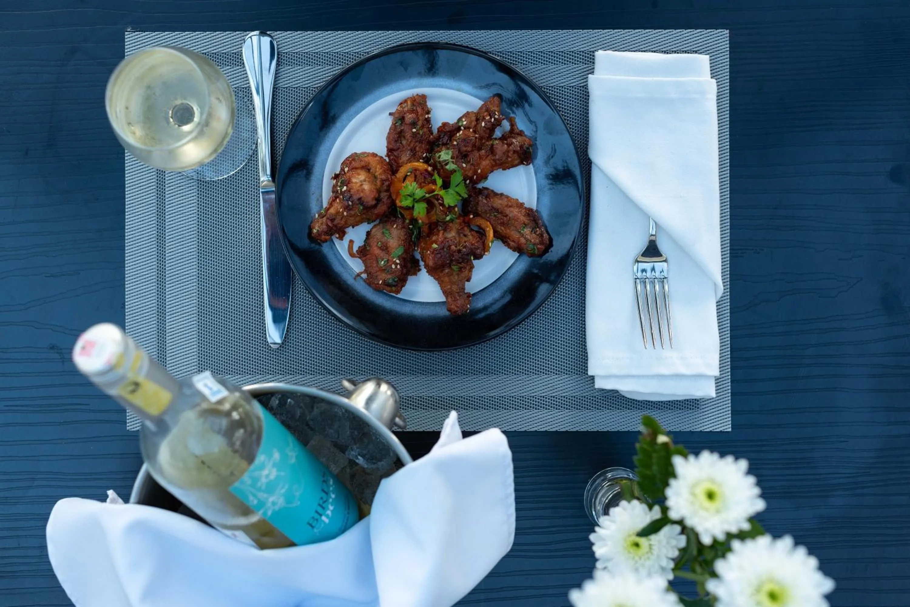 Restaurant/places to eat in CySuites Apartment Hotel