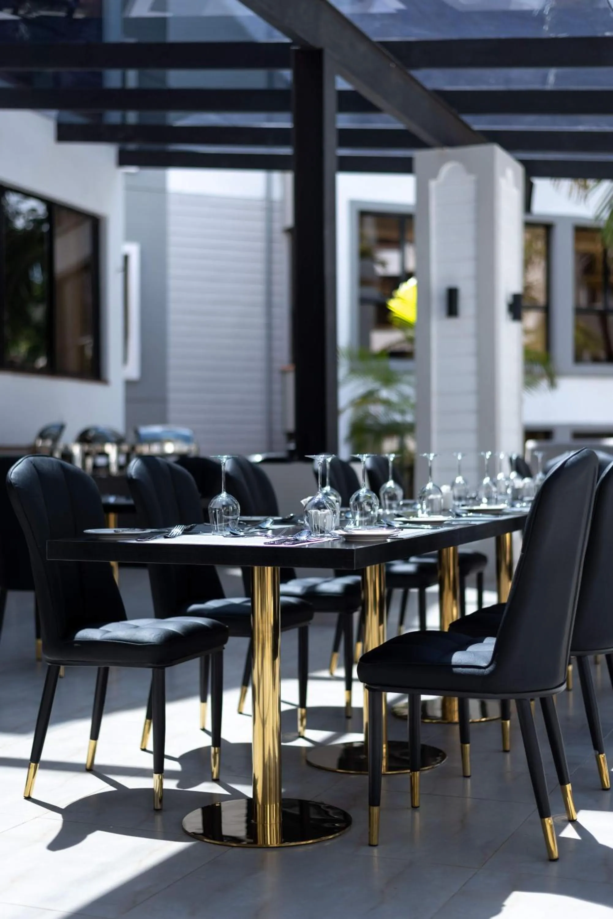 Restaurant/places to eat in CySuites Apartment Hotel