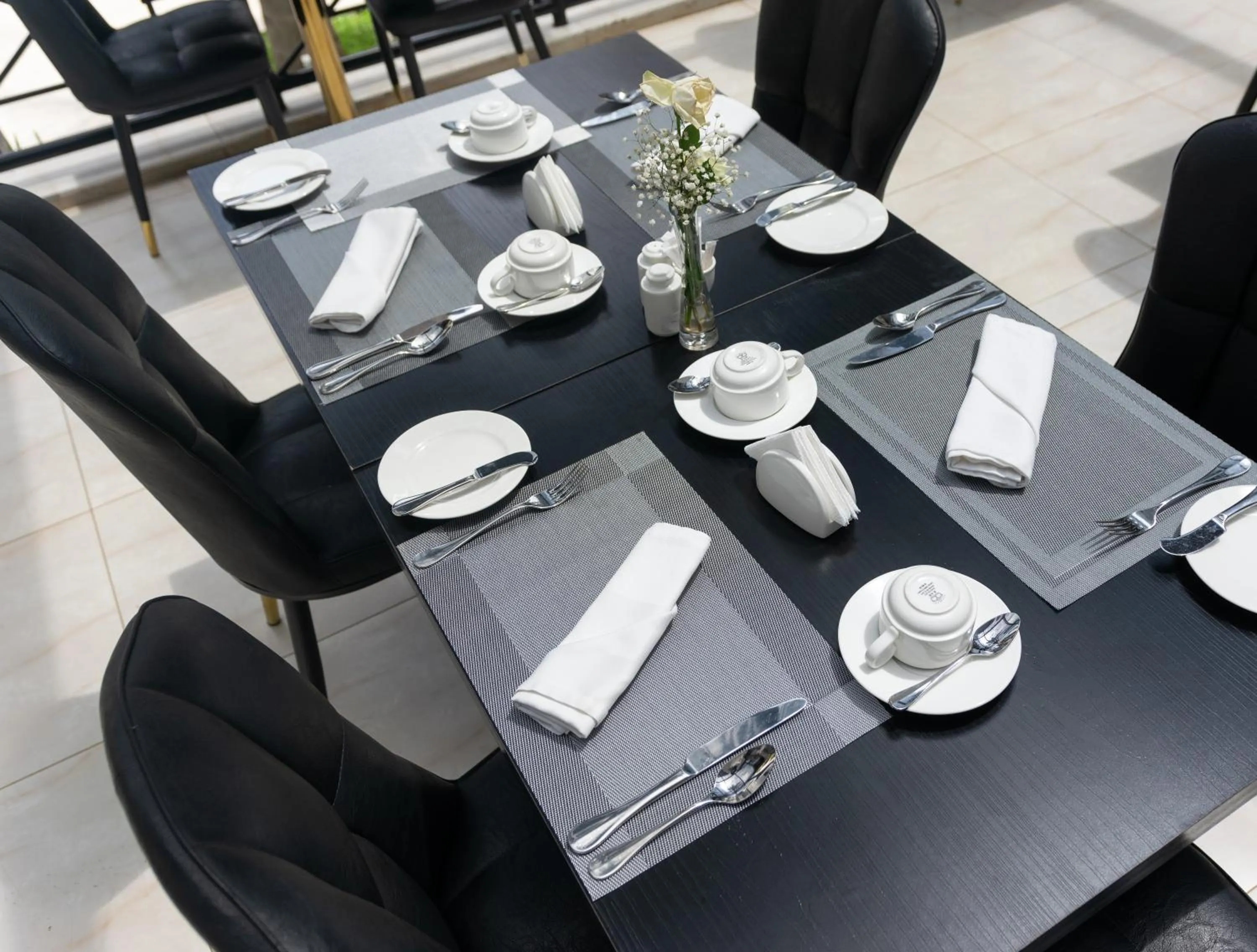 Restaurant/places to eat in CySuites Apartment Hotel