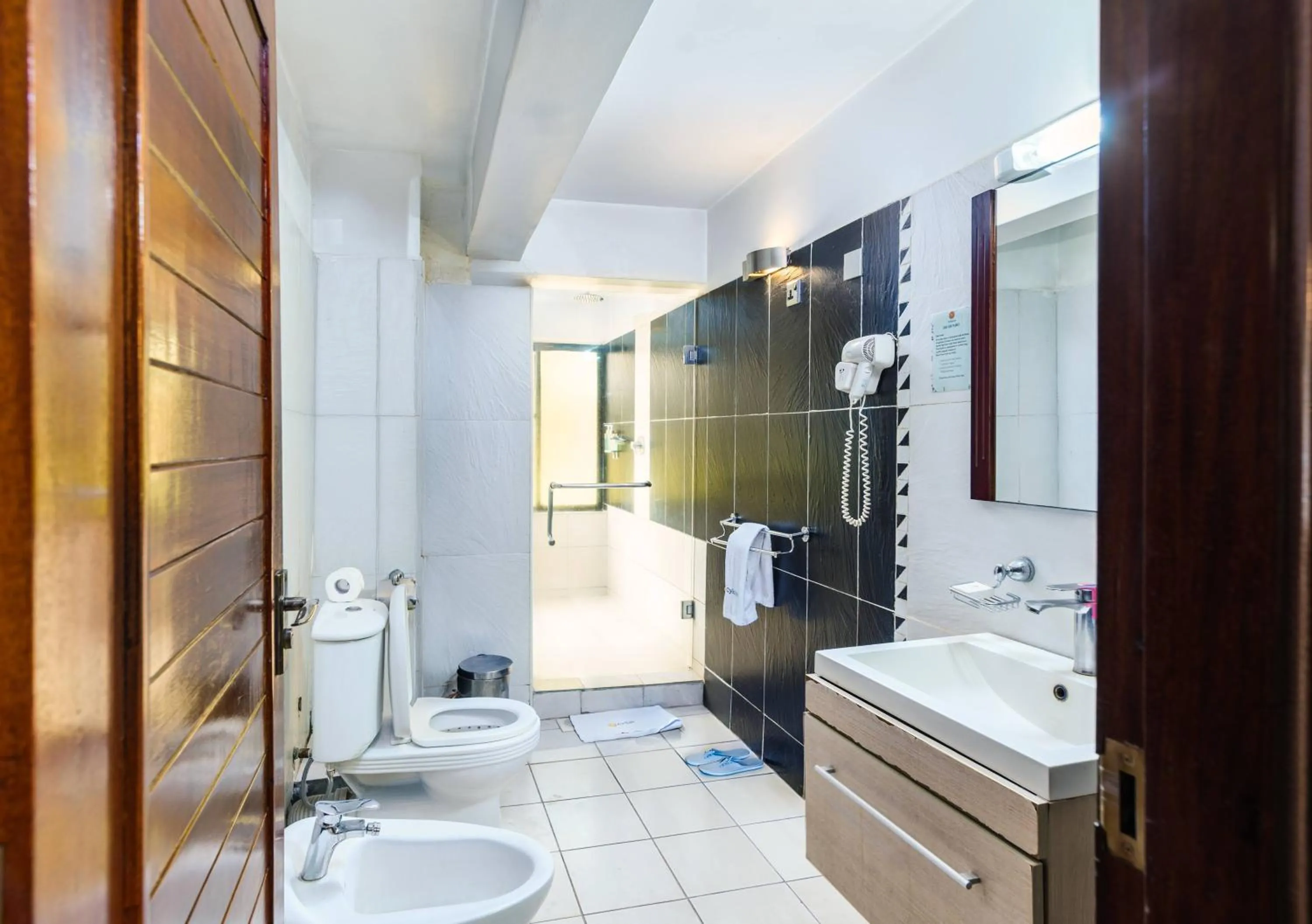 CySuites Apartment Hotel