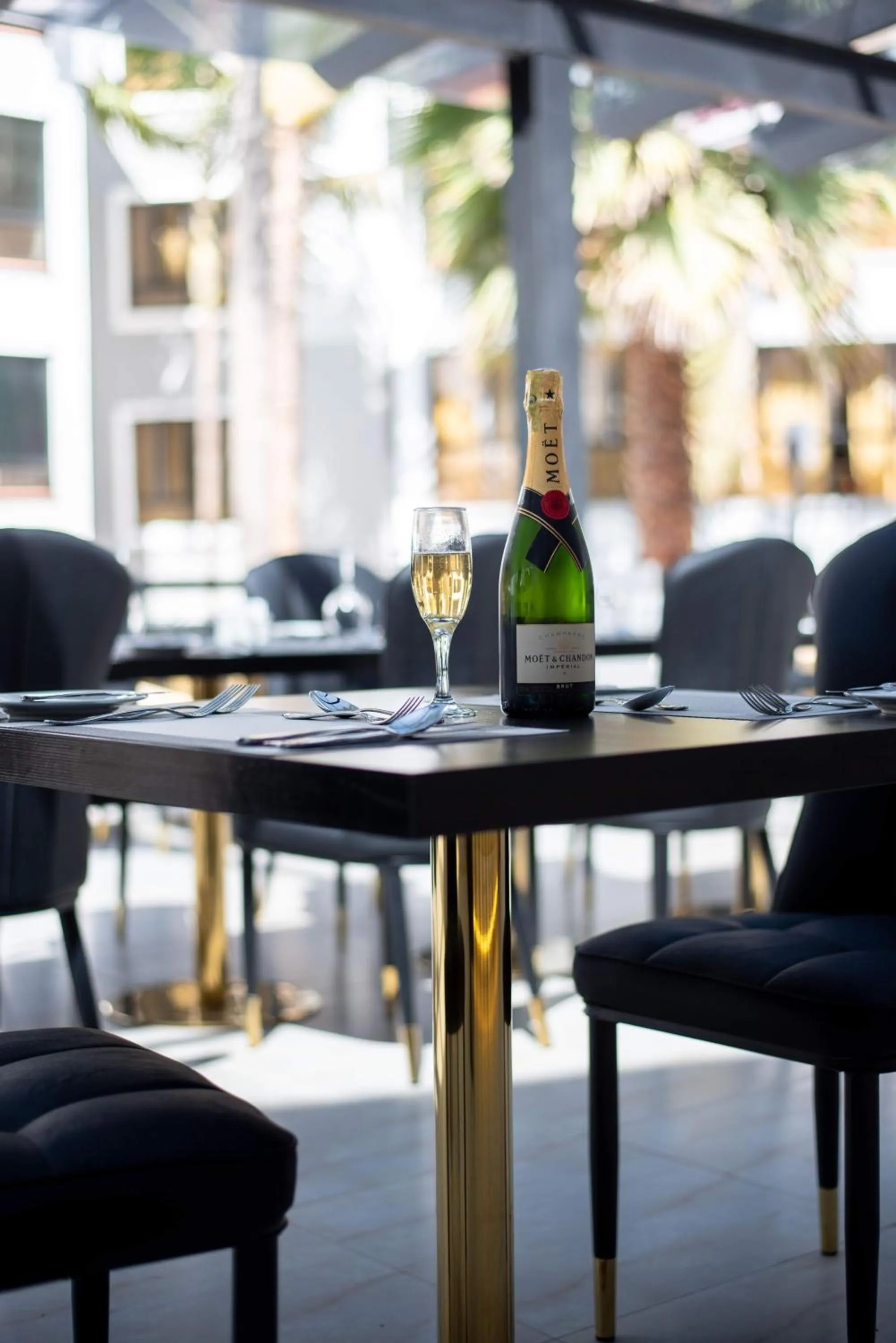 Restaurant/places to eat in CySuites Apartment Hotel