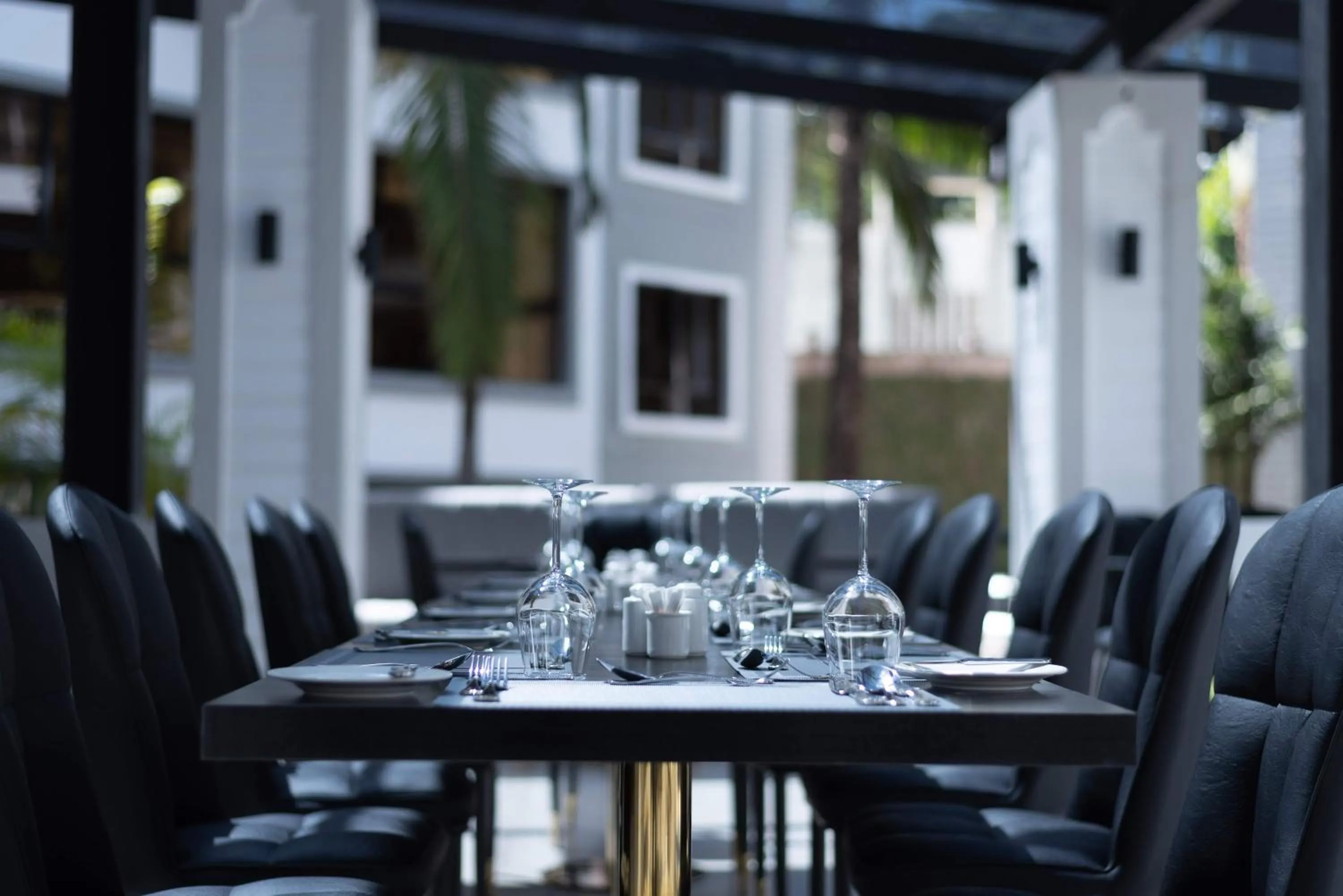 Restaurant/places to eat in CySuites Apartment Hotel