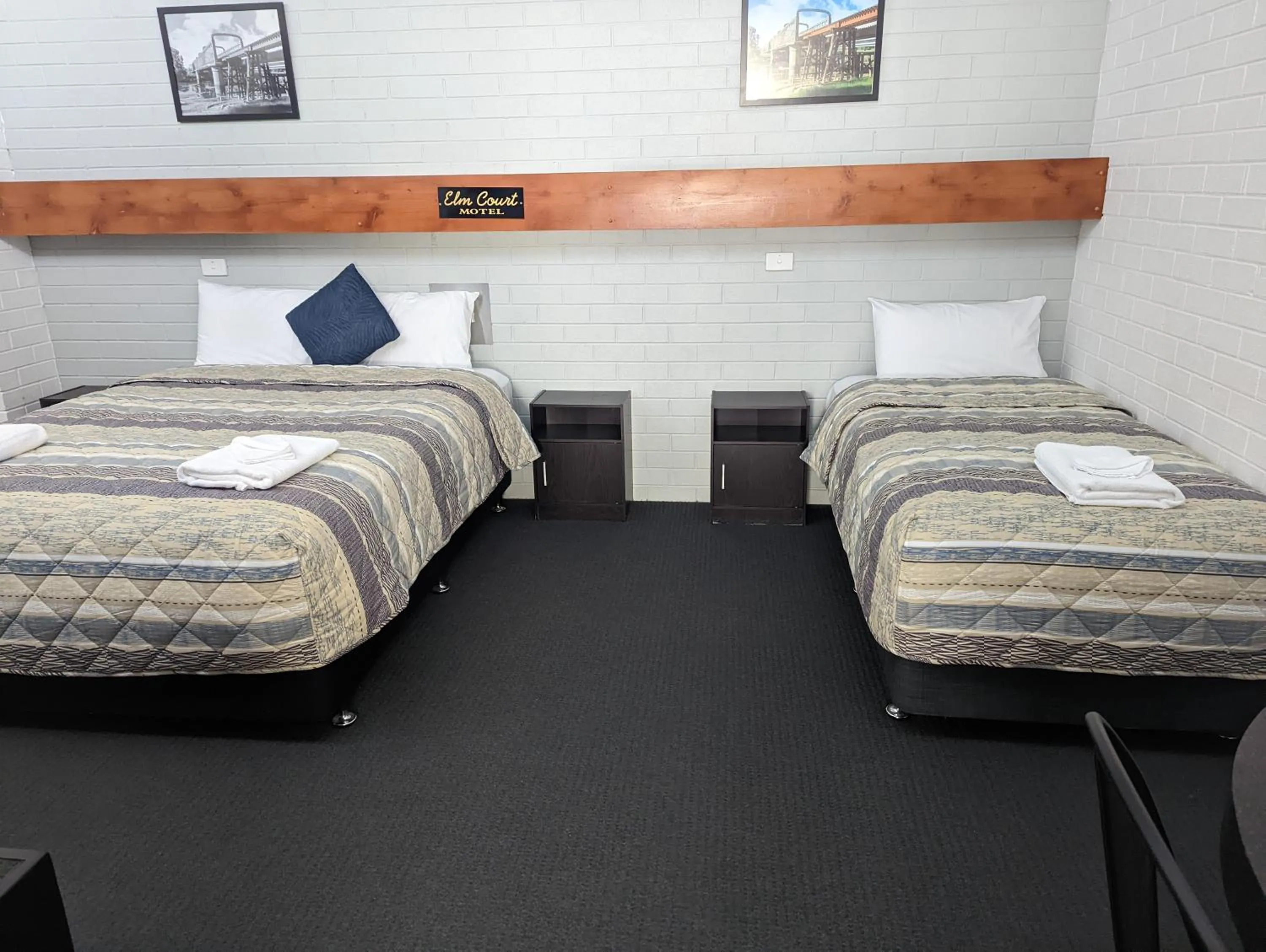 Bed in Elm Court Motel