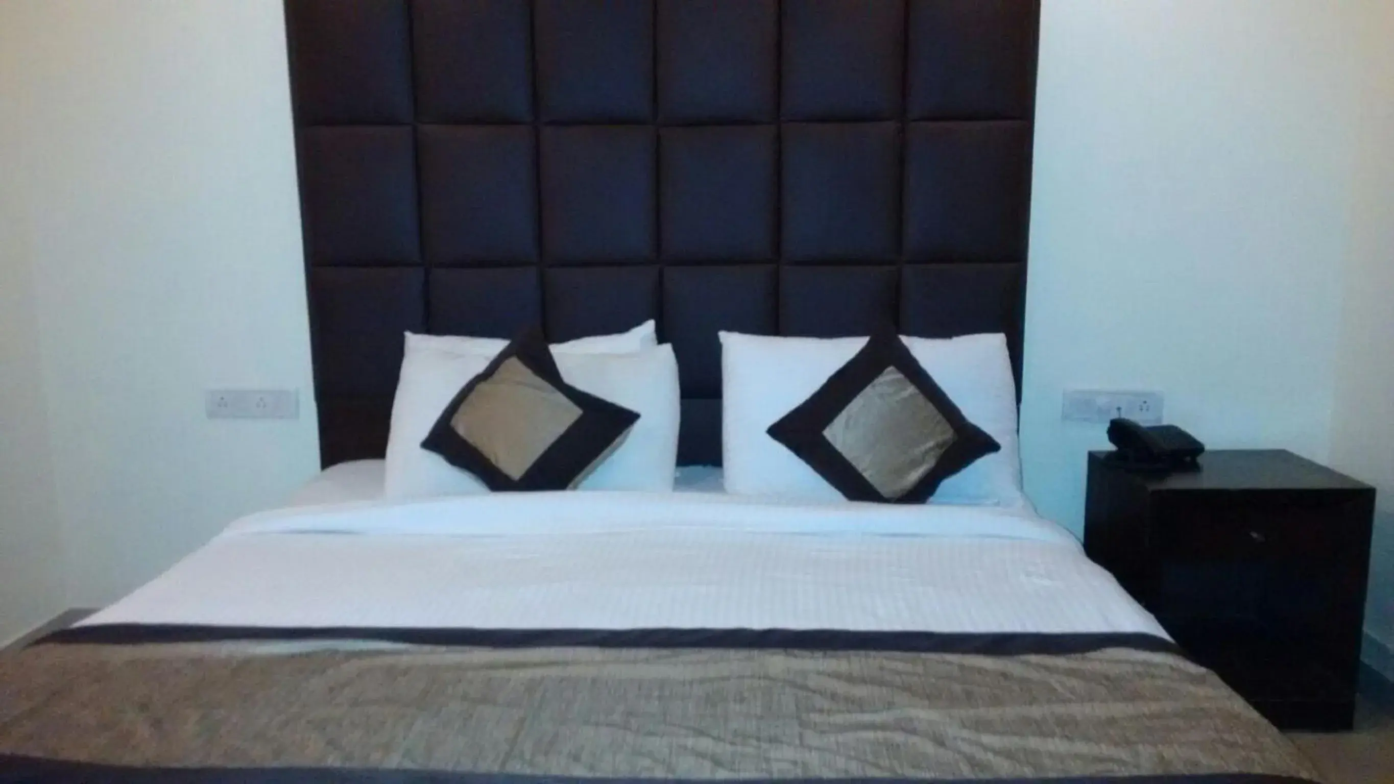 Bedroom, Bed in The Golden Suites & Spa Bedroom, Bed in The Golden Suites & Spa