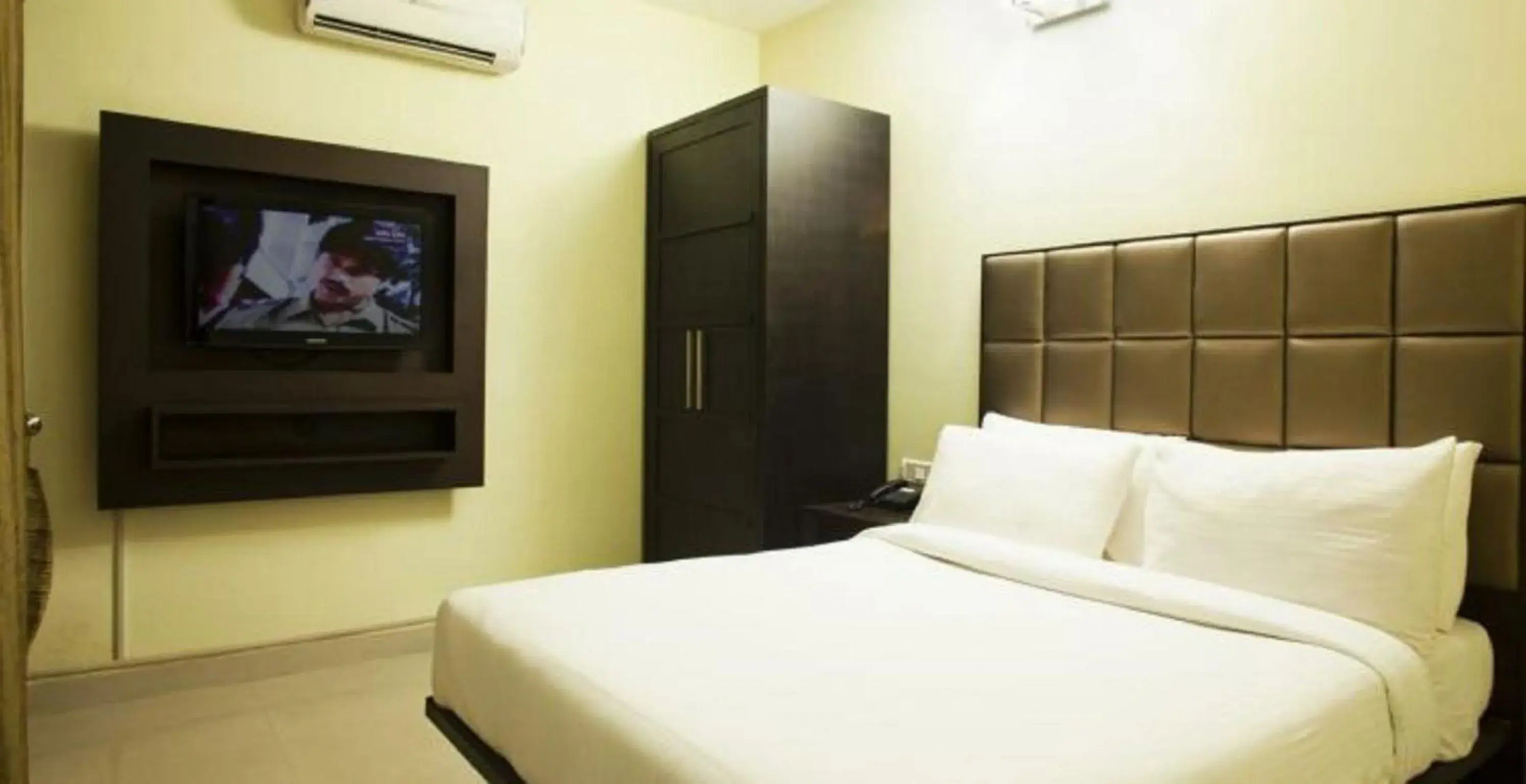 Bed in The Golden Suites & Spa Bed in The Golden Suites & Spa