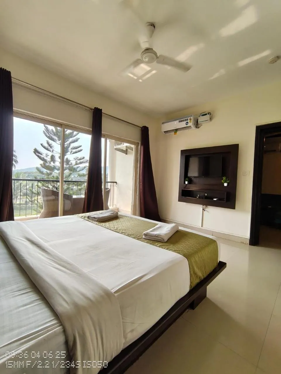 Bedroom, Bed in The Golden Suites & Spa