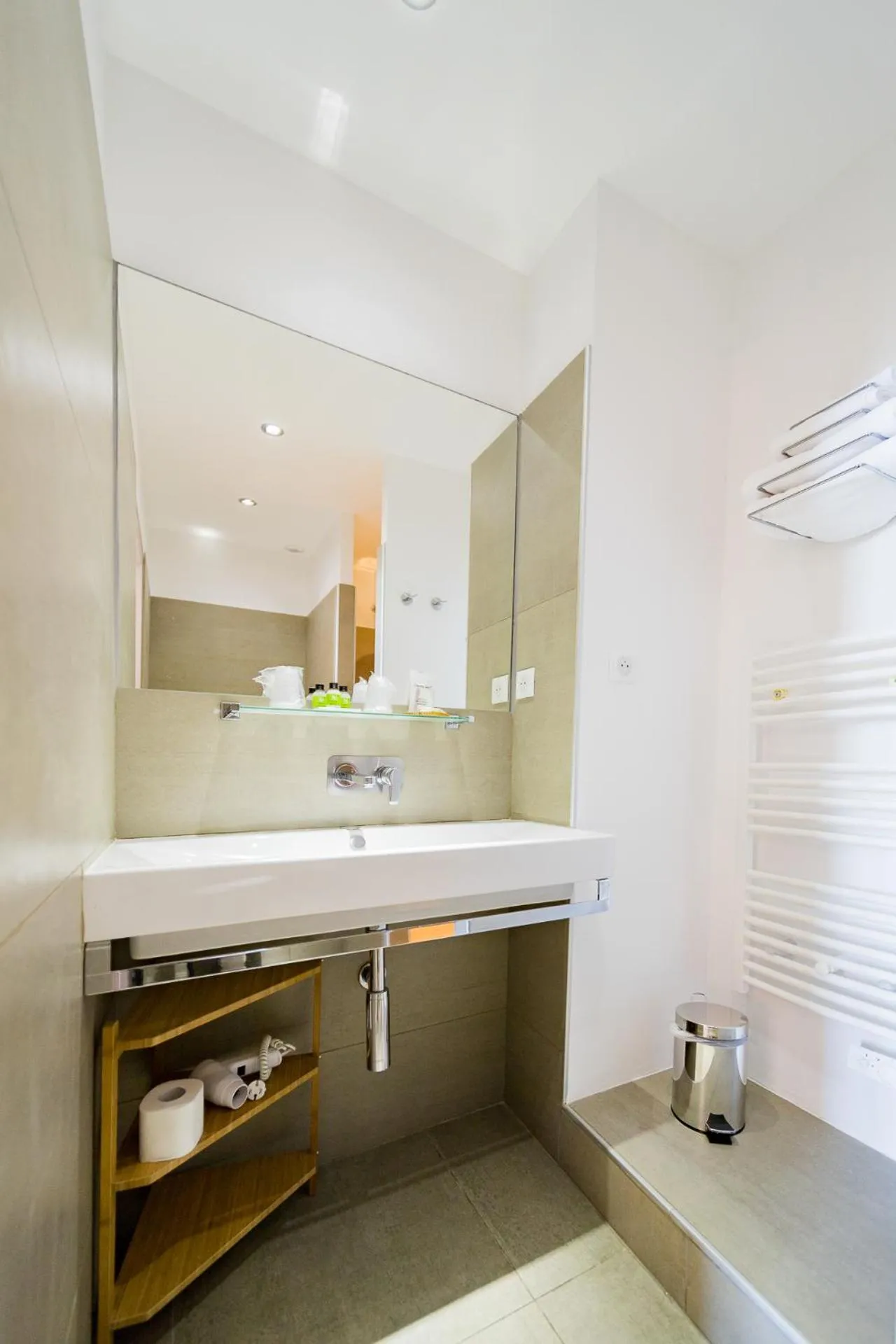 Bathroom in Hôtel Le Rabelais