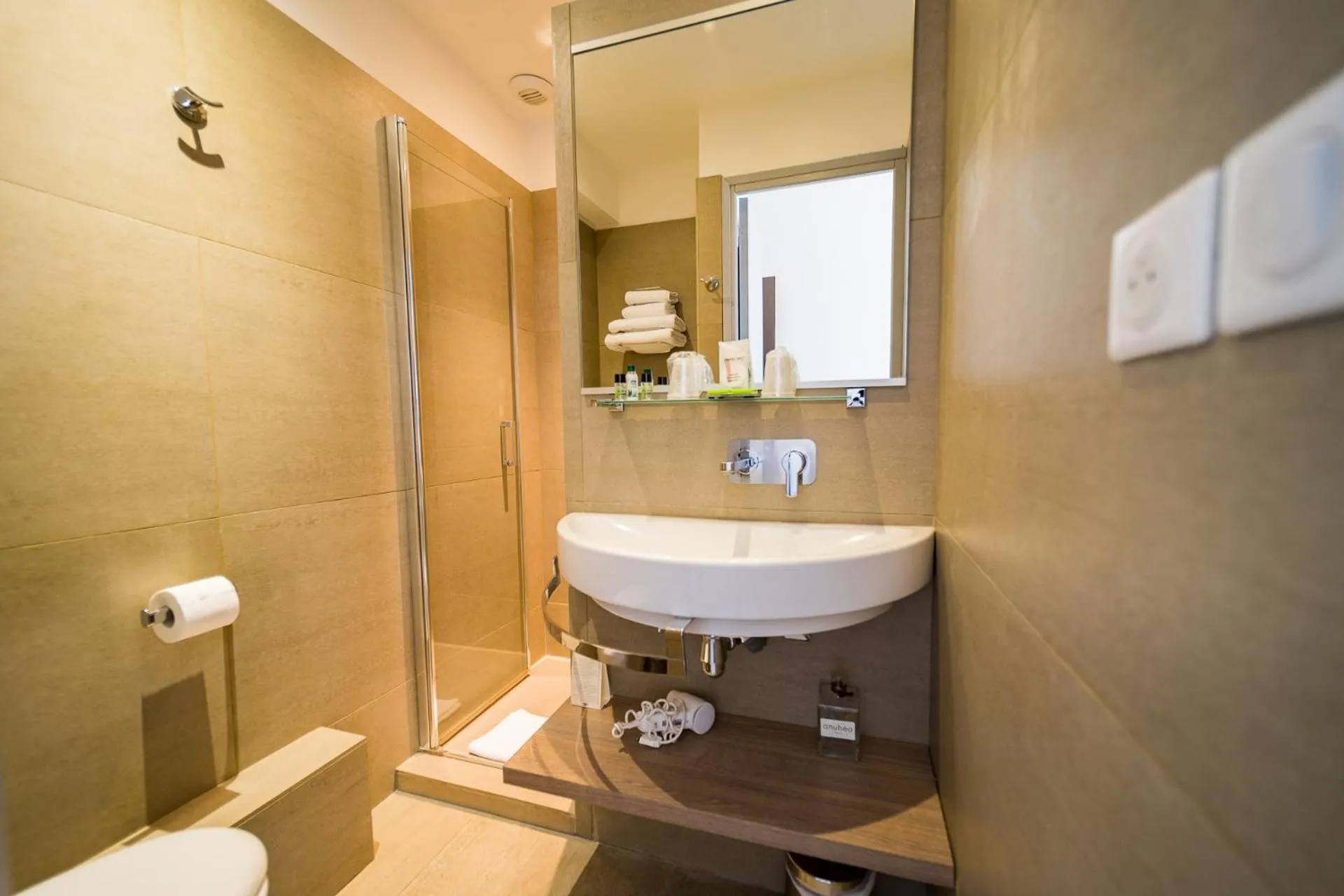Bathroom in Hôtel Le Rabelais