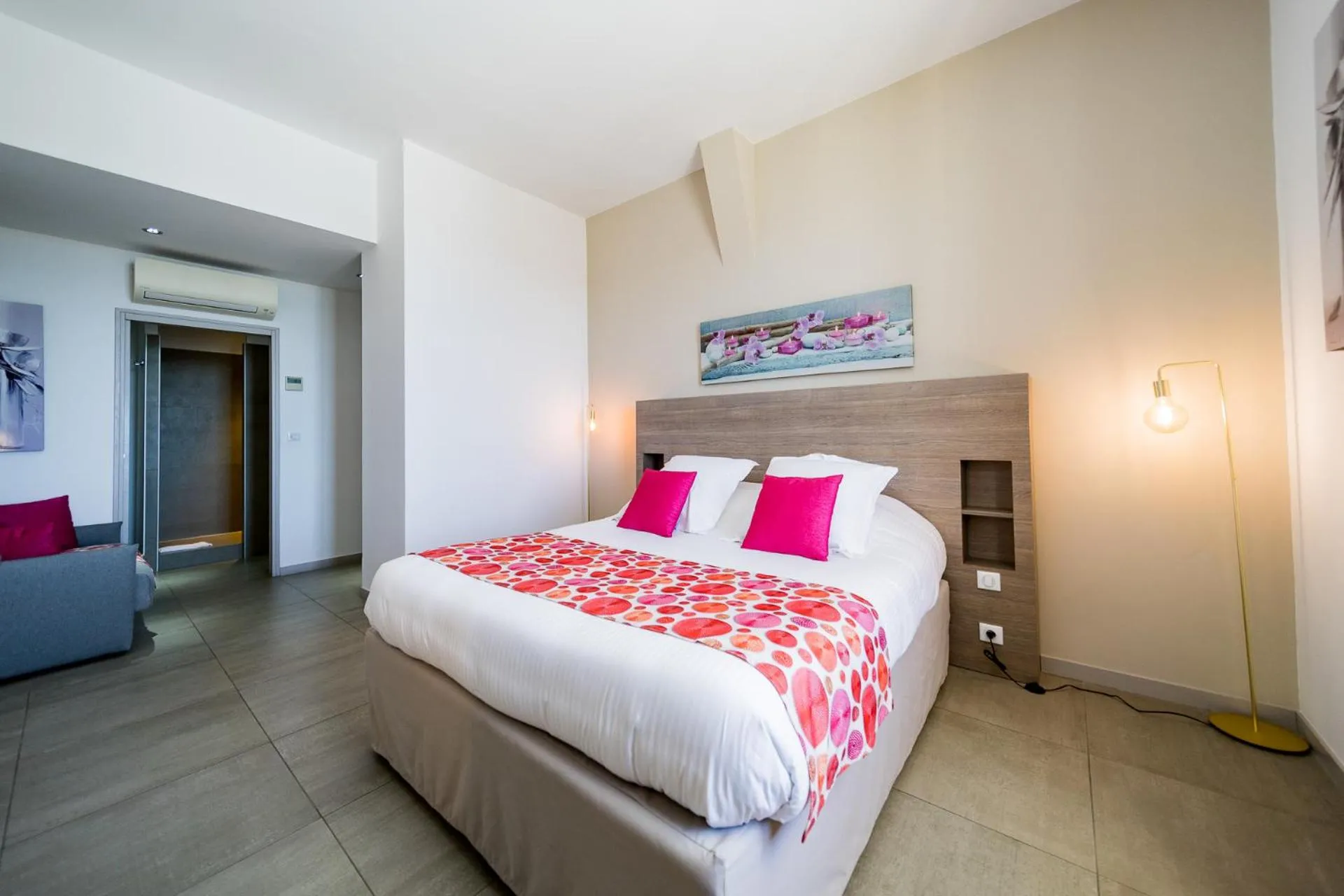Bedroom, Bed in Hôtel Le Rabelais
