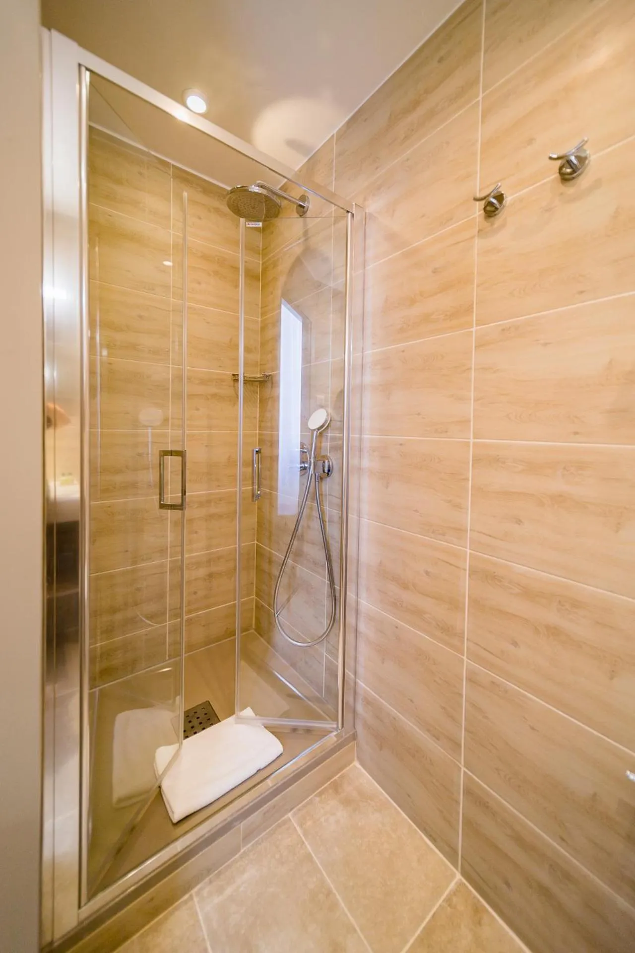 Bathroom in Hôtel Le Rabelais
