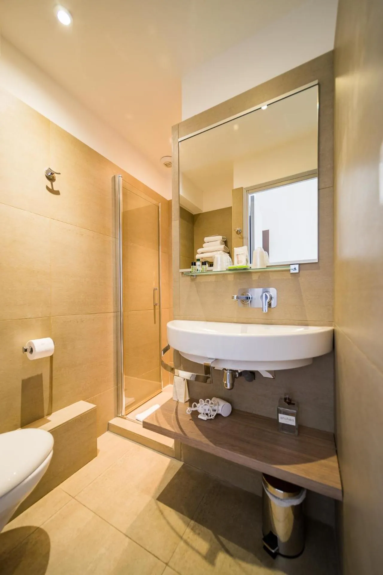 Bathroom in Hôtel Le Rabelais