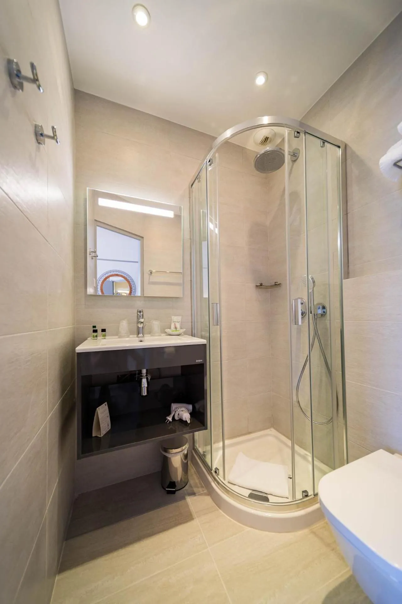 Bathroom in Hôtel Le Rabelais