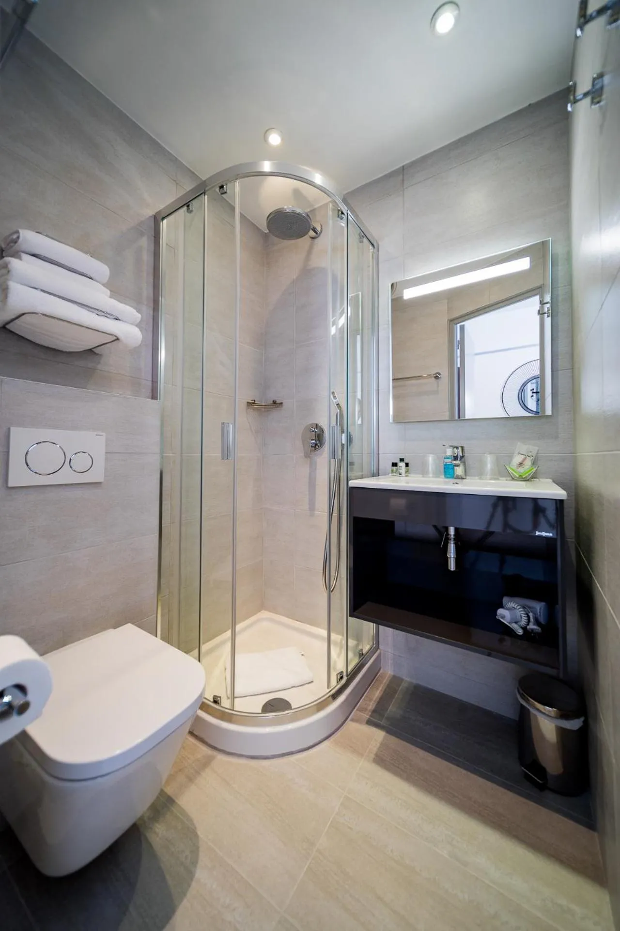 Bathroom in Hôtel Le Rabelais