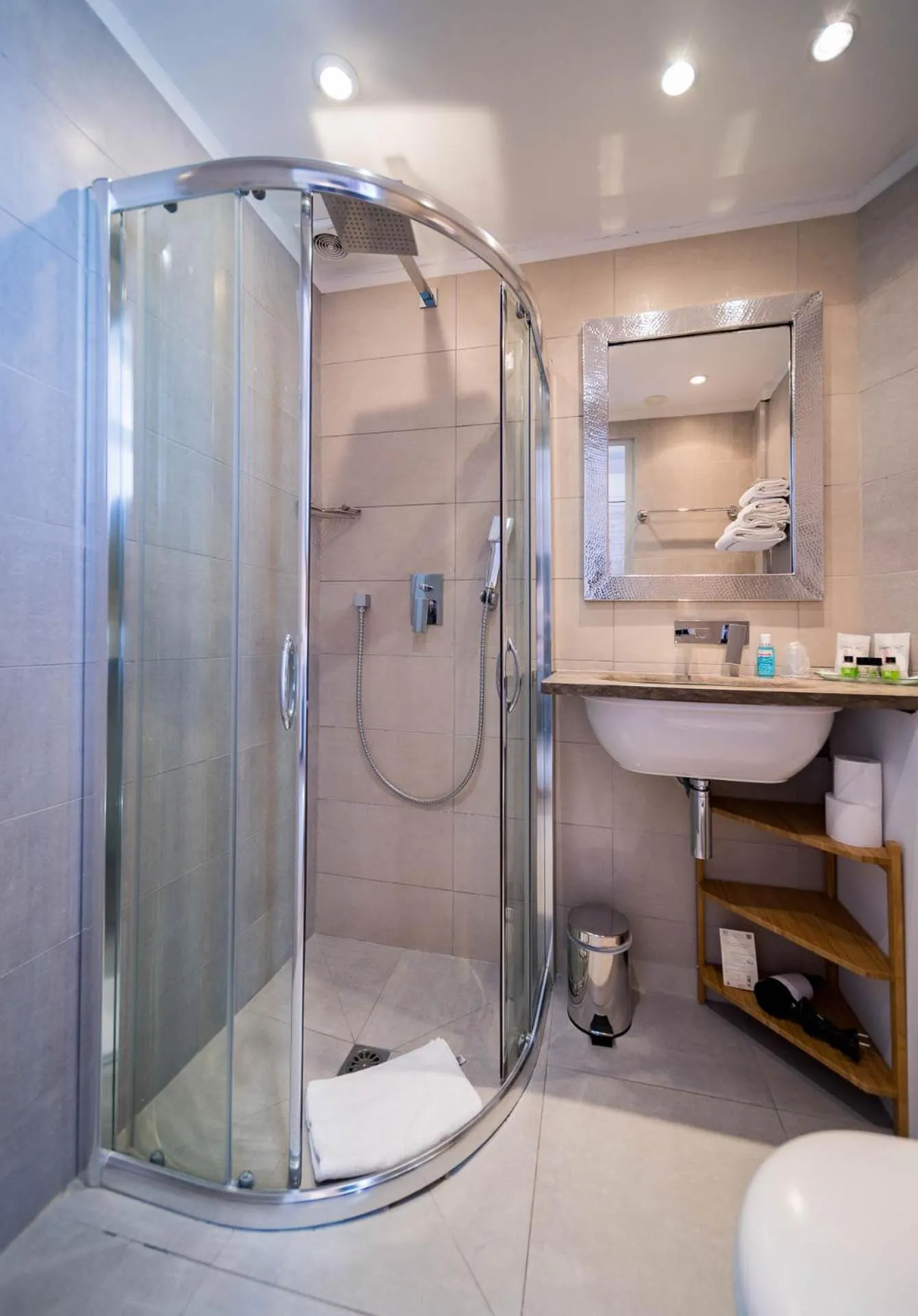 Bathroom in Hôtel Le Rabelais