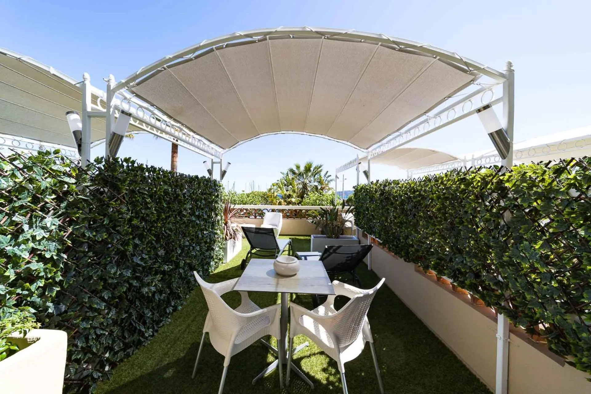 Balcony/Terrace in Hôtel Le Rabelais