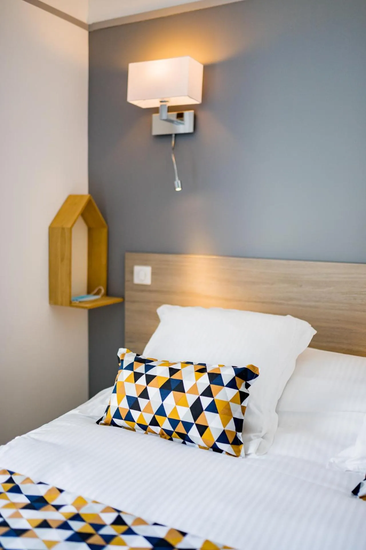 Bed in Hôtel Le Rabelais